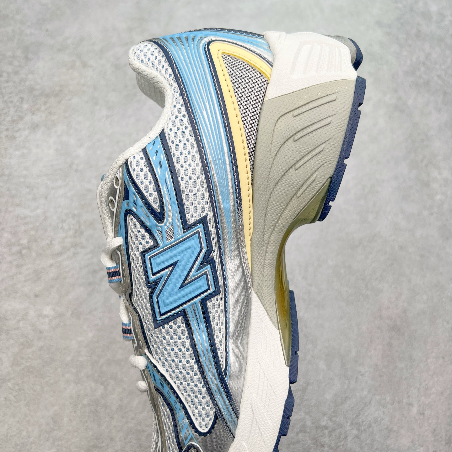 图片[7]-New Balance MR740 NB新百伦系列复古老爹风休闲运动慢跑鞋 采用轻质牛剖革拼接透气网眼衬垫织物鞋面材质 T-Beam大底提供足步弓支撑 保持步态稳定#后跟搭载外露缓震胶 鞋身整体以各种深浅不一的灰色覆盖 鞋头以淡蓝色调装饰，网眼衬垫通过不规律的色块实现做旧的美感 泛黄的鞋底更是进一步增添了复古气息 尺码：36 37 37.5 38 38.5 39.5 40 40.5 41.5 42 42.5 43 44 44.5 45-选品中心