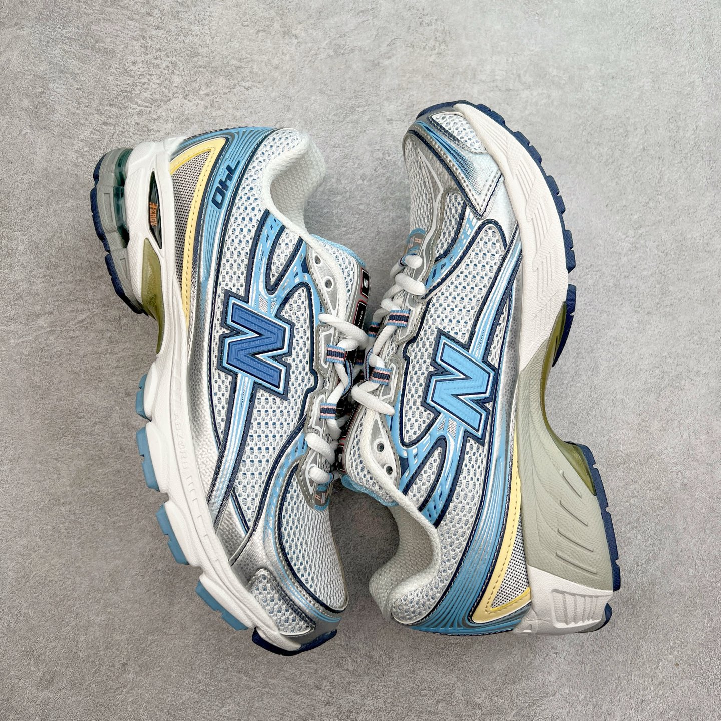 图片[3]-New Balance MR740 NB新百伦系列复古老爹风休闲运动慢跑鞋 采用轻质牛剖革拼接透气网眼衬垫织物鞋面材质 T-Beam大底提供足步弓支撑 保持步态稳定#后跟搭载外露缓震胶 鞋身整体以各种深浅不一的灰色覆盖 鞋头以淡蓝色调装饰，网眼衬垫通过不规律的色块实现做旧的美感 泛黄的鞋底更是进一步增添了复古气息 尺码：36 37 37.5 38 38.5 39.5 40 40.5 41.5 42 42.5 43 44 44.5 45-选品中心