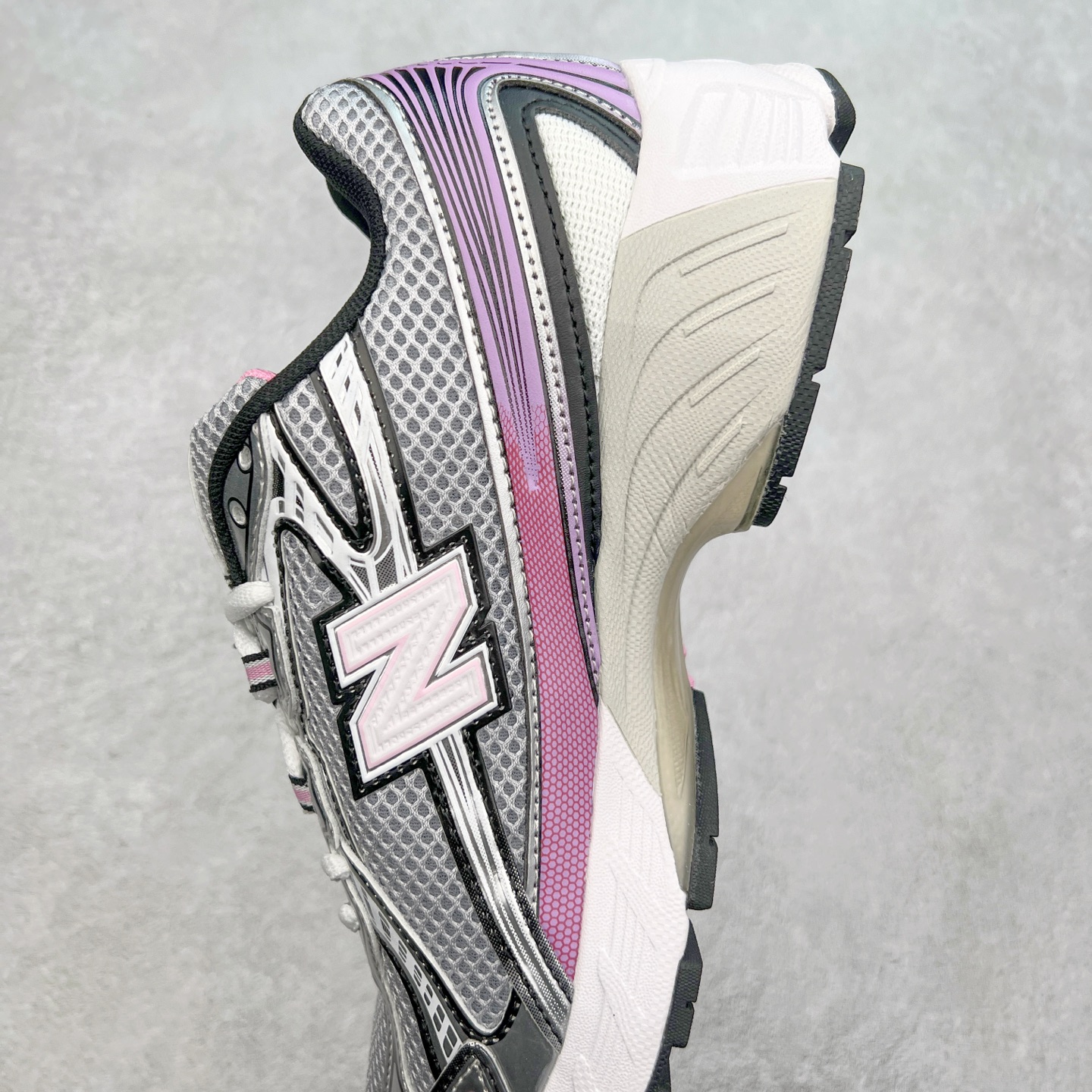 图片[7]-New Balance MR740 NB新百伦系列复古老爹风休闲运动慢跑鞋 采用轻质牛剖革拼接透气网眼衬垫织物鞋面材质 T-Beam大底提供足步弓支撑 保持步态稳定#后跟搭载外露缓震胶 鞋身整体以各种深浅不一的灰色覆盖 鞋头以淡蓝色调装饰，网眼衬垫通过不规律的色块实现做旧的美感 泛黄的鞋底更是进一步增添了复古气息 尺码：36 37 37.5 38 38.5 39.5 40 40.5 41.5 42 42.5 43 44 44.5 45-选品中心