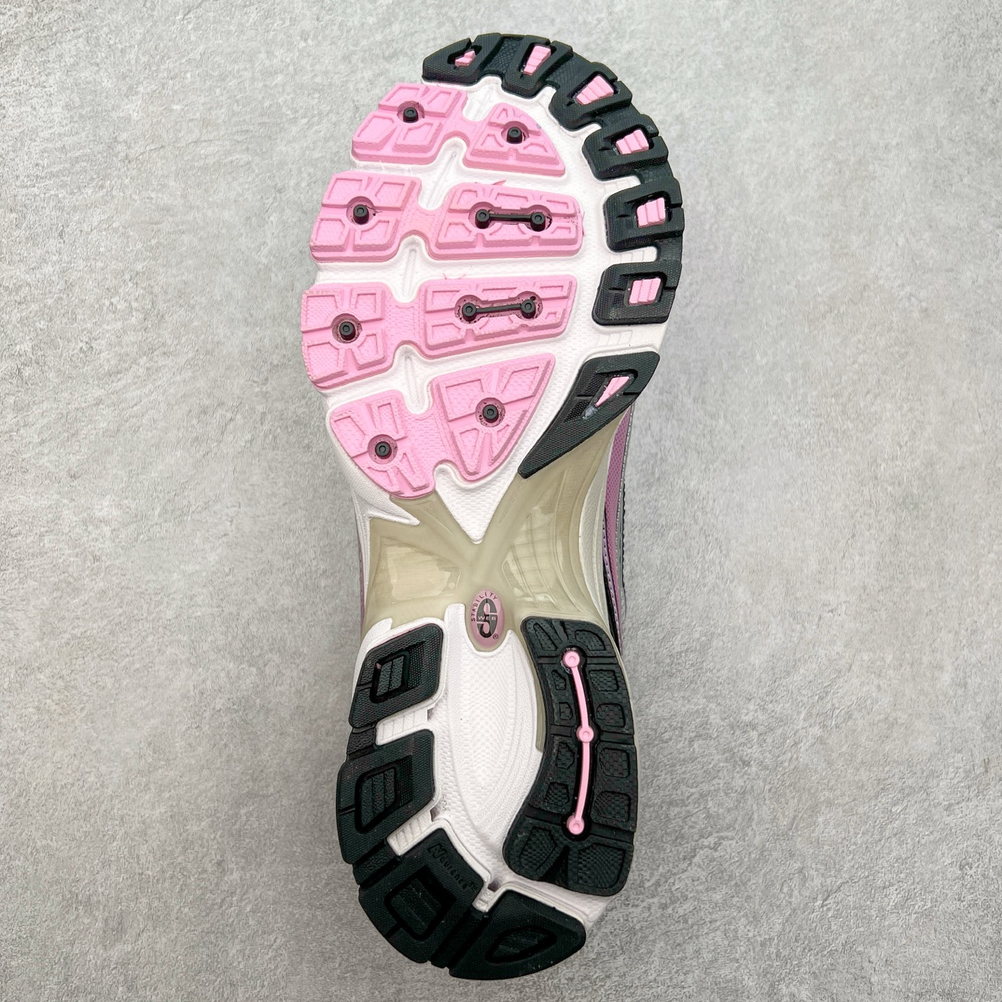 图片[9]-New Balance MR740 NB新百伦系列复古老爹风休闲运动慢跑鞋 采用轻质牛剖革拼接透气网眼衬垫织物鞋面材质 T-Beam大底提供足步弓支撑 保持步态稳定#后跟搭载外露缓震胶 鞋身整体以各种深浅不一的灰色覆盖 鞋头以淡蓝色调装饰，网眼衬垫通过不规律的色块实现做旧的美感 泛黄的鞋底更是进一步增添了复古气息 尺码：36 37 37.5 38 38.5 39.5 40 40.5 41.5 42 42.5 43 44 44.5 45-选品中心