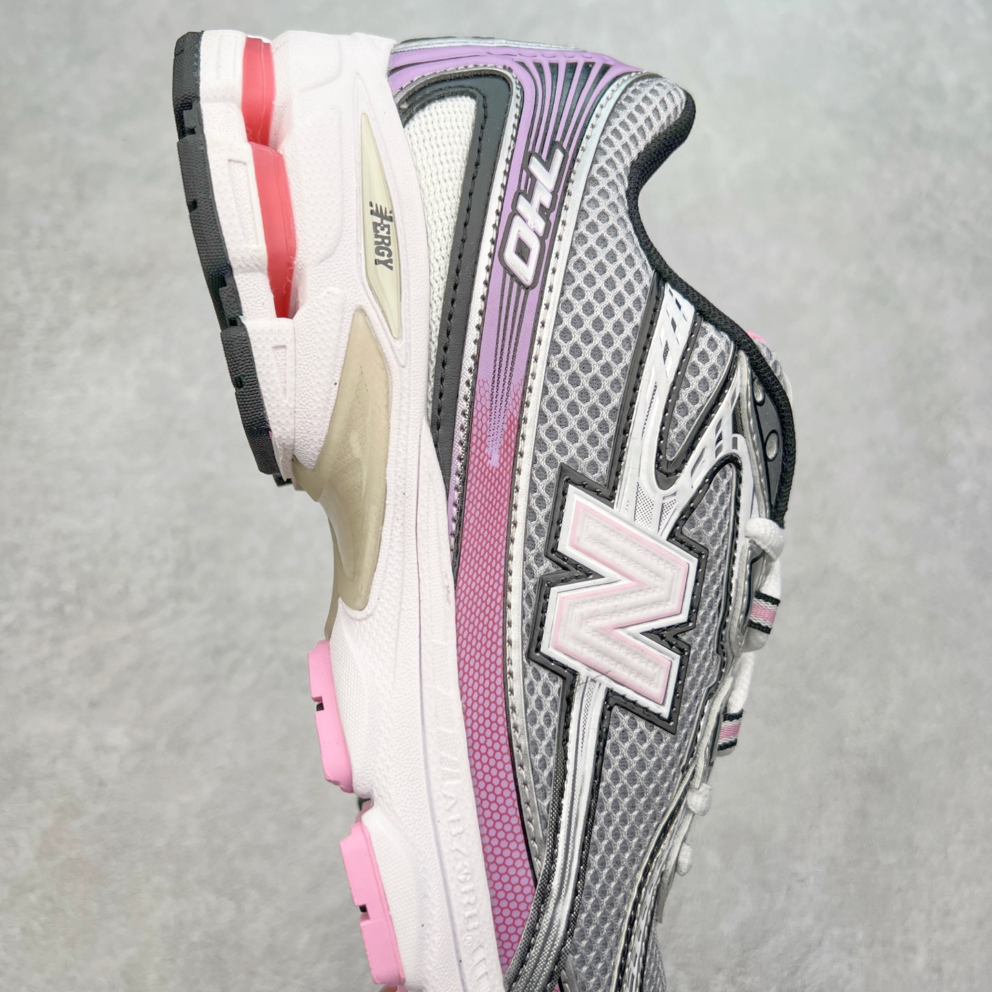 图片[6]-New Balance MR740 NB新百伦系列复古老爹风休闲运动慢跑鞋 采用轻质牛剖革拼接透气网眼衬垫织物鞋面材质 T-Beam大底提供足步弓支撑 保持步态稳定#后跟搭载外露缓震胶 鞋身整体以各种深浅不一的灰色覆盖 鞋头以淡蓝色调装饰，网眼衬垫通过不规律的色块实现做旧的美感 泛黄的鞋底更是进一步增添了复古气息 尺码：36 37 37.5 38 38.5 39.5 40 40.5 41.5 42 42.5 43 44 44.5 45-选品中心