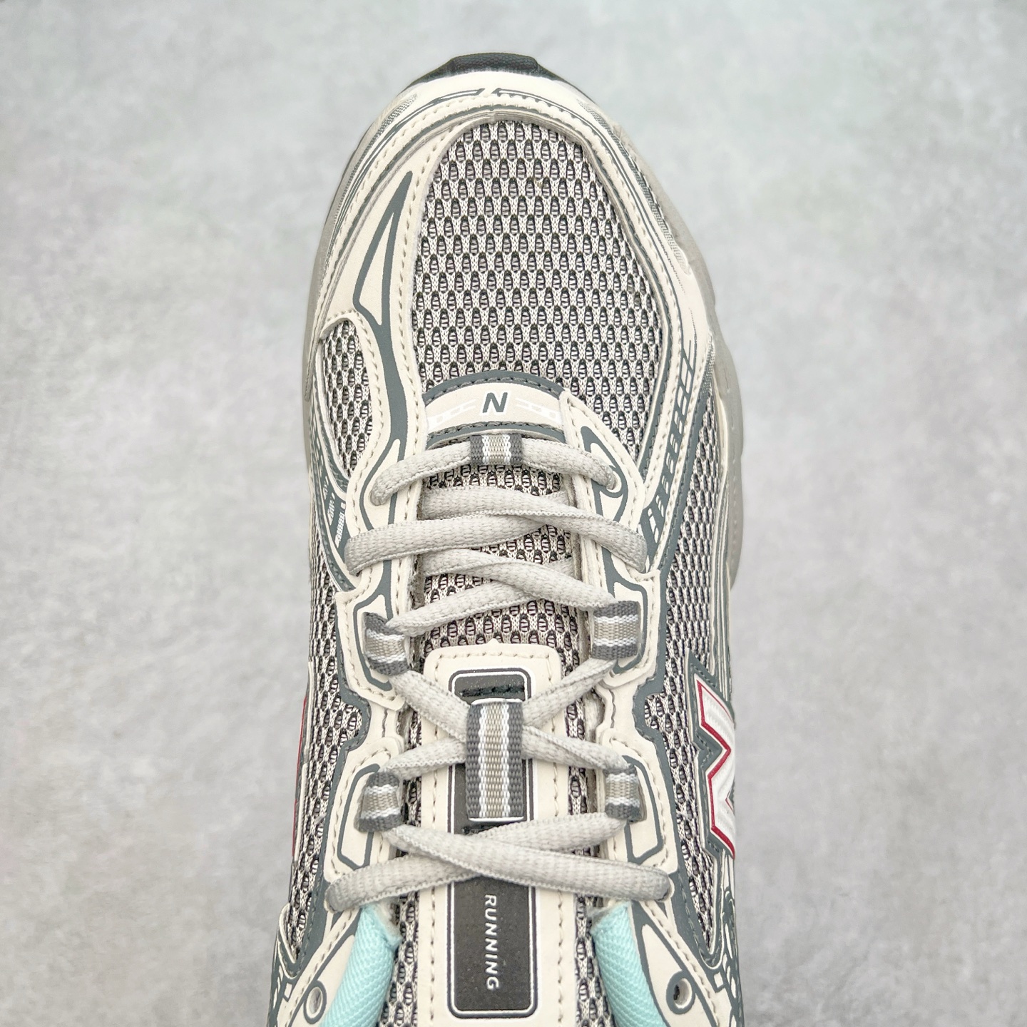 图片[4]-New Balance MR740 NB新百伦系列复古老爹风休闲运动慢跑鞋 采用轻质牛剖革拼接透气网眼衬垫织物鞋面材质 T-Beam大底提供足步弓支撑 保持步态稳定#后跟搭载外露缓震胶 鞋身整体以各种深浅不一的灰色覆盖 鞋头以淡蓝色调装饰，网眼衬垫通过不规律的色块实现做旧的美感 泛黄的鞋底更是进一步增添了复古气息 尺码：36 37 37.5 38 38.5 39.5 40 40.5 41.5 42 42.5 43 44 44.5 45-选品中心