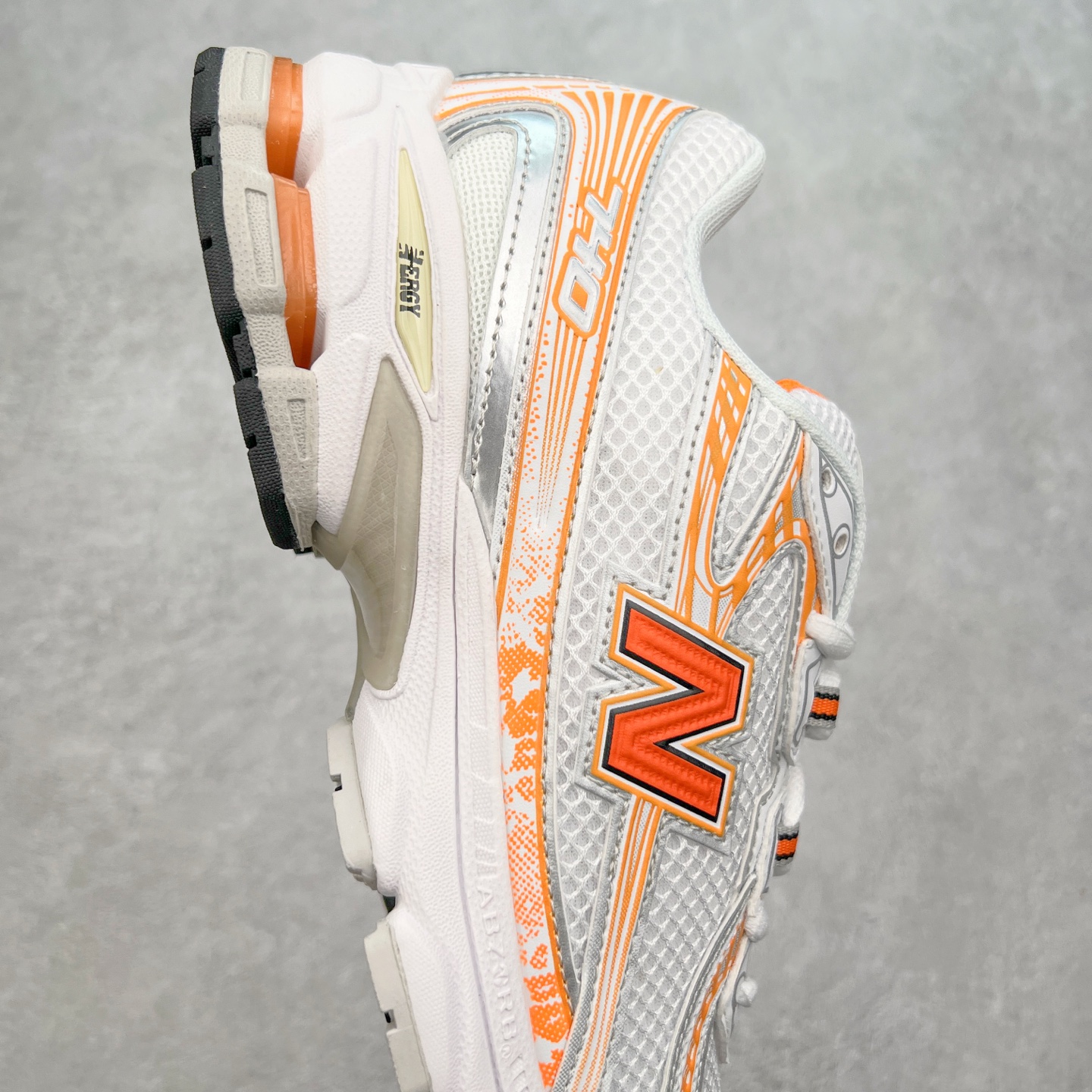 图片[6]-New Balance MR740 NB新百伦系列复古老爹风休闲运动慢跑鞋 采用轻质牛剖革拼接透气网眼衬垫织物鞋面材质 T-Beam大底提供足步弓支撑 保持步态稳定#后跟搭载外露缓震胶 鞋身整体以各种深浅不一的灰色覆盖 鞋头以淡蓝色调装饰，网眼衬垫通过不规律的色块实现做旧的美感 泛黄的鞋底更是进一步增添了复古气息 尺码：36 37 37.5 38 38.5 39.5 40 40.5 41.5 42 42.5 43 44 44.5 45-选品中心