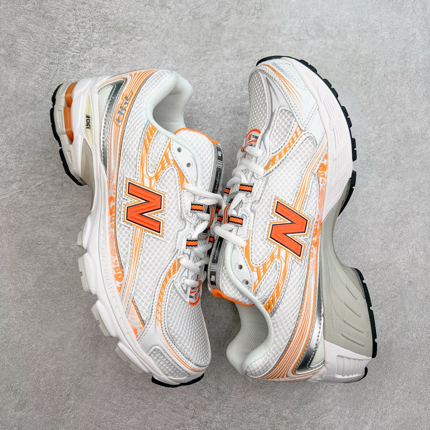 图片[3]-New Balance MR740 NB新百伦系列复古老爹风休闲运动慢跑鞋 采用轻质牛剖革拼接透气网眼衬垫织物鞋面材质 T-Beam大底提供足步弓支撑 保持步态稳定#后跟搭载外露缓震胶 鞋身整体以各种深浅不一的灰色覆盖 鞋头以淡蓝色调装饰，网眼衬垫通过不规律的色块实现做旧的美感 泛黄的鞋底更是进一步增添了复古气息 尺码：36 37 37.5 38 38.5 39.5 40 40.5 41.5 42 42.5 43 44 44.5 45-选品中心