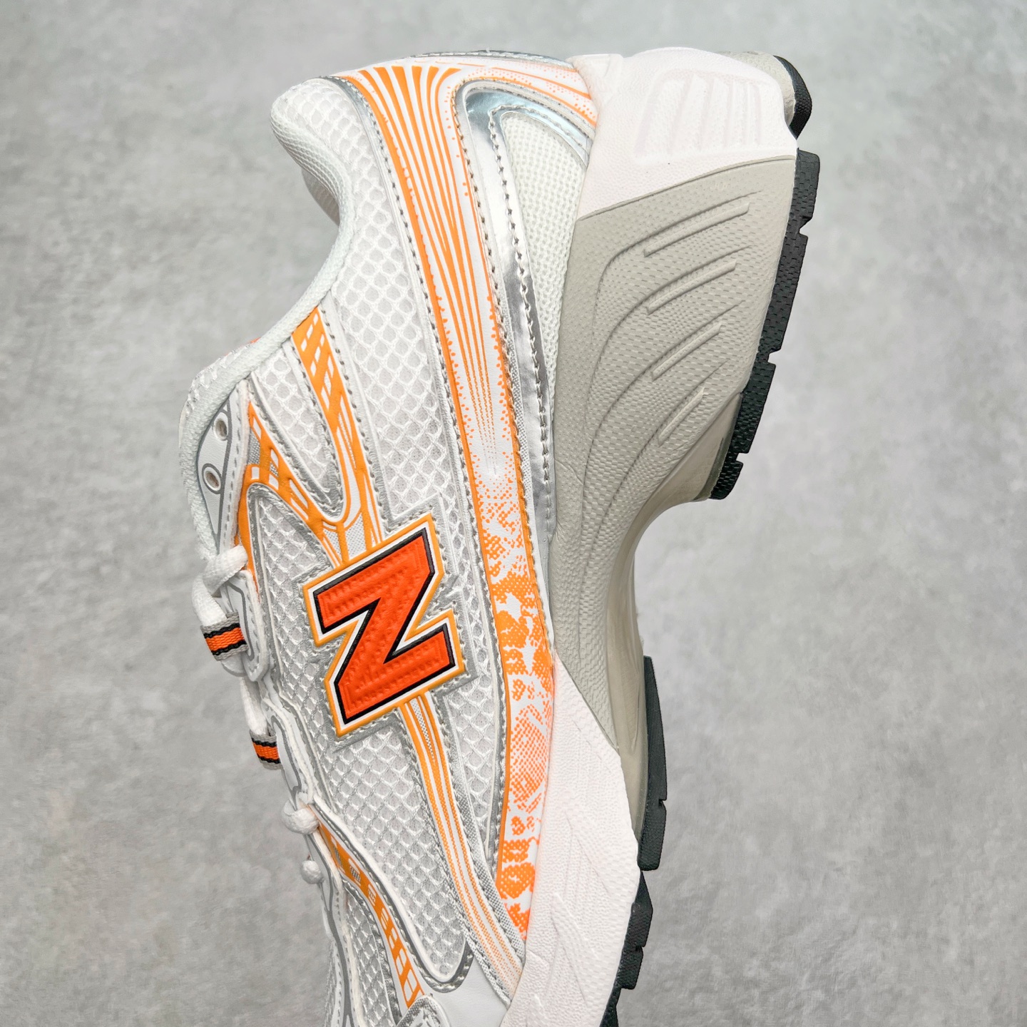图片[7]-New Balance MR740 NB新百伦系列复古老爹风休闲运动慢跑鞋 采用轻质牛剖革拼接透气网眼衬垫织物鞋面材质 T-Beam大底提供足步弓支撑 保持步态稳定#后跟搭载外露缓震胶 鞋身整体以各种深浅不一的灰色覆盖 鞋头以淡蓝色调装饰，网眼衬垫通过不规律的色块实现做旧的美感 泛黄的鞋底更是进一步增添了复古气息 尺码：36 37 37.5 38 38.5 39.5 40 40.5 41.5 42 42.5 43 44 44.5 45-选品中心