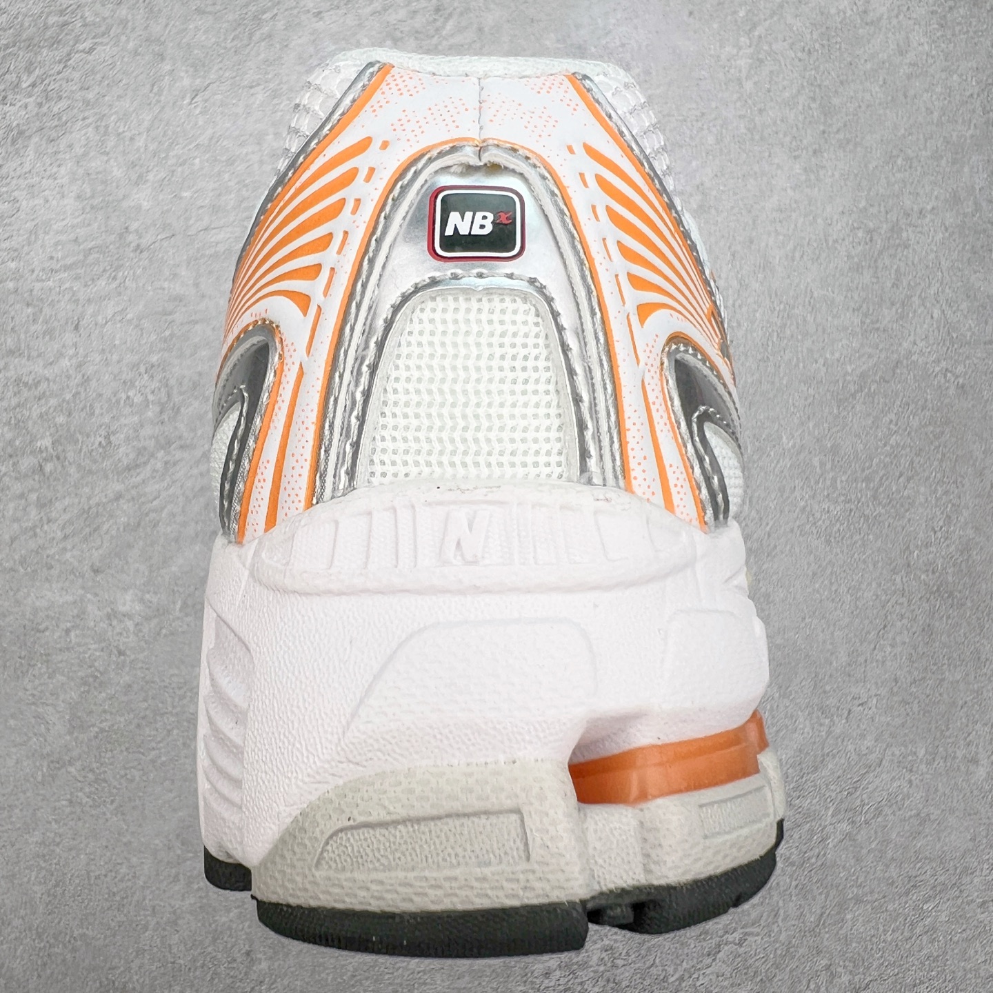 图片[8]-New Balance MR740 NB新百伦系列复古老爹风休闲运动慢跑鞋 采用轻质牛剖革拼接透气网眼衬垫织物鞋面材质 T-Beam大底提供足步弓支撑 保持步态稳定#后跟搭载外露缓震胶 鞋身整体以各种深浅不一的灰色覆盖 鞋头以淡蓝色调装饰，网眼衬垫通过不规律的色块实现做旧的美感 泛黄的鞋底更是进一步增添了复古气息 尺码：36 37 37.5 38 38.5 39.5 40 40.5 41.5 42 42.5 43 44 44.5 45-选品中心