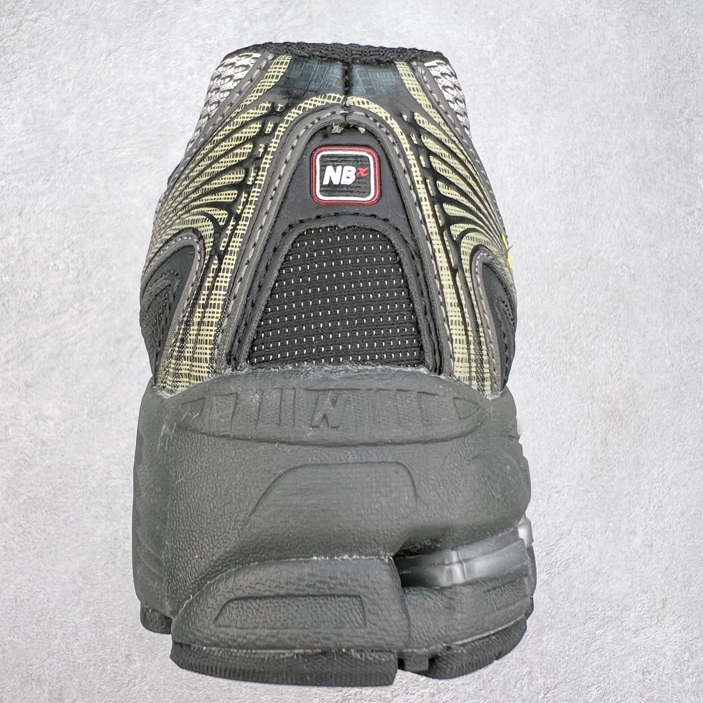 图片[8]-New Balance MR740 NB新百伦系列复古老爹风休闲运动慢跑鞋 采用轻质牛剖革拼接透气网眼衬垫织物鞋面材质 T-Beam大底提供足步弓支撑 保持步态稳定#后跟搭载外露缓震胶 鞋身整体以各种深浅不一的灰色覆盖 鞋头以淡蓝色调装饰，网眼衬垫通过不规律的色块实现做旧的美感 泛黄的鞋底更是进一步增添了复古气息 尺码：36 37 37.5 38 38.5 39.5 40 40.5 41.5 42 42.5 43 44 44.5 45-选品中心