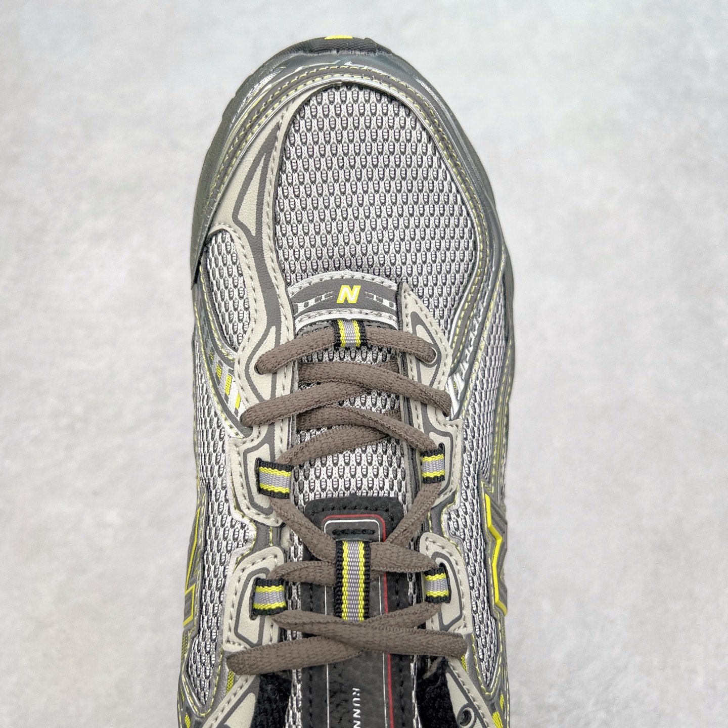 图片[4]-New Balance MR740 NB新百伦系列复古老爹风休闲运动慢跑鞋 采用轻质牛剖革拼接透气网眼衬垫织物鞋面材质 T-Beam大底提供足步弓支撑 保持步态稳定#后跟搭载外露缓震胶 鞋身整体以各种深浅不一的灰色覆盖 鞋头以淡蓝色调装饰，网眼衬垫通过不规律的色块实现做旧的美感 泛黄的鞋底更是进一步增添了复古气息 尺码：36 37 37.5 38 38.5 39.5 40 40.5 41.5 42 42.5 43 44 44.5 45-选品中心