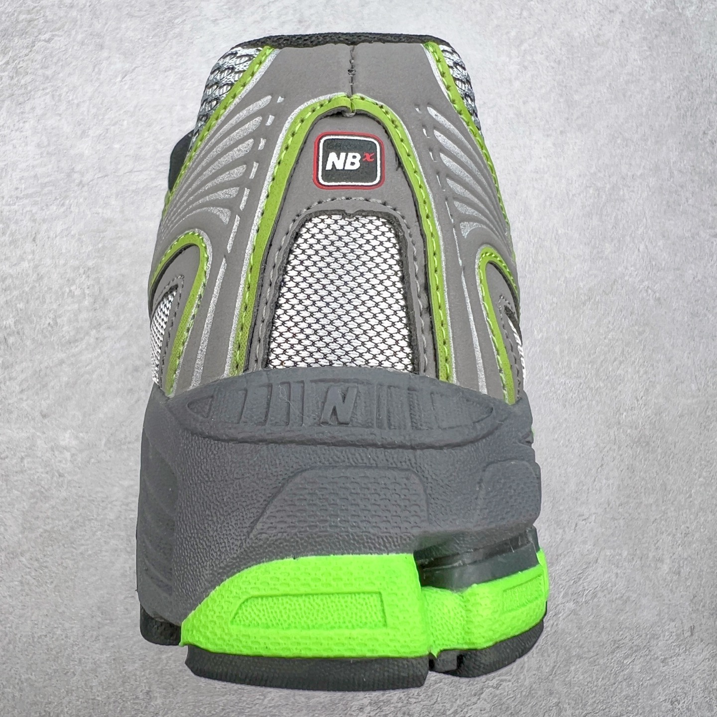 图片[8]-New Balance MR740 NB新百伦系列复古老爹风休闲运动慢跑鞋 采用轻质牛剖革拼接透气网眼衬垫织物鞋面材质 T-Beam大底提供足步弓支撑 保持步态稳定#后跟搭载外露缓震胶 鞋身整体以各种深浅不一的灰色覆盖 鞋头以淡蓝色调装饰，网眼衬垫通过不规律的色块实现做旧的美感 泛黄的鞋底更是进一步增添了复古气息 尺码：36 37 37.5 38 38.5 39.5 40 40.5 41.5 42 42.5 43 44 44.5 45-选品中心