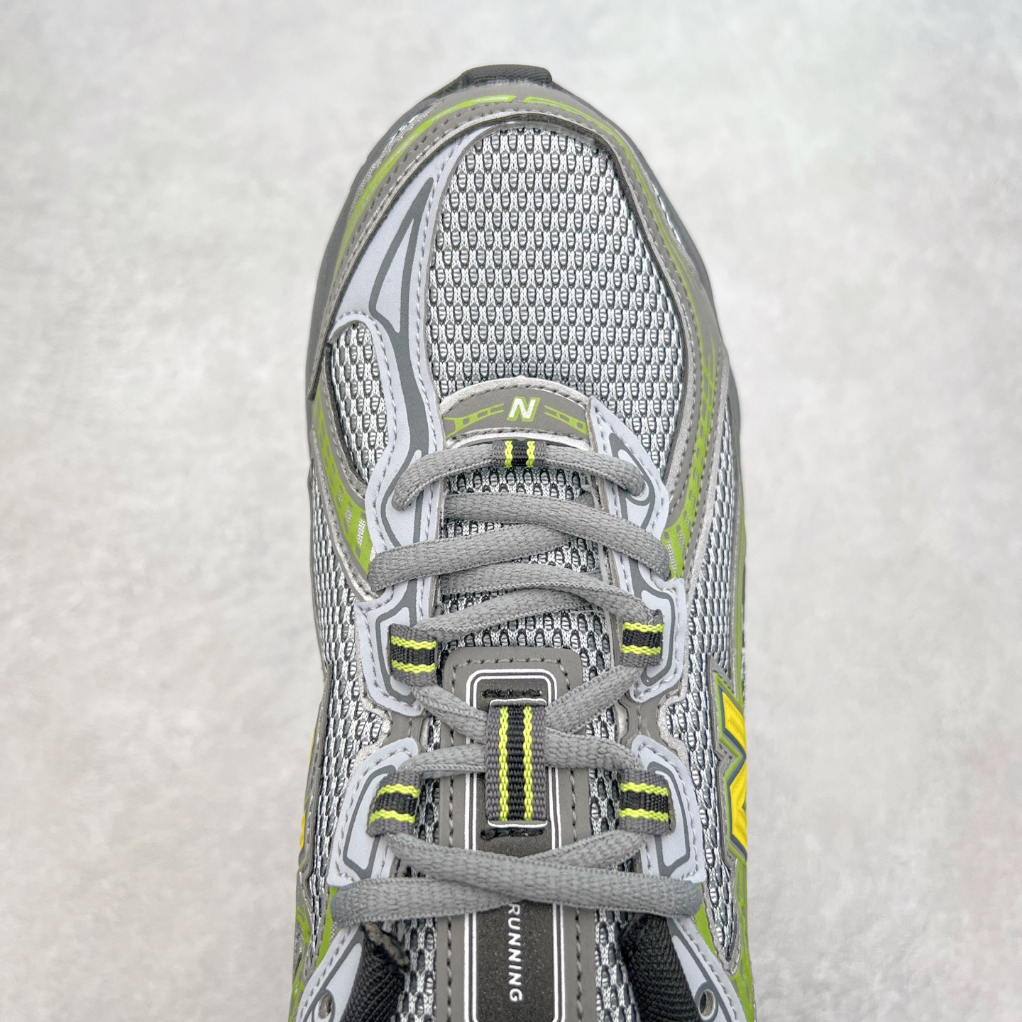 图片[4]-New Balance MR740 NB新百伦系列复古老爹风休闲运动慢跑鞋 采用轻质牛剖革拼接透气网眼衬垫织物鞋面材质 T-Beam大底提供足步弓支撑 保持步态稳定#后跟搭载外露缓震胶 鞋身整体以各种深浅不一的灰色覆盖 鞋头以淡蓝色调装饰，网眼衬垫通过不规律的色块实现做旧的美感 泛黄的鞋底更是进一步增添了复古气息 尺码：36 37 37.5 38 38.5 39.5 40 40.5 41.5 42 42.5 43 44 44.5 45-选品中心