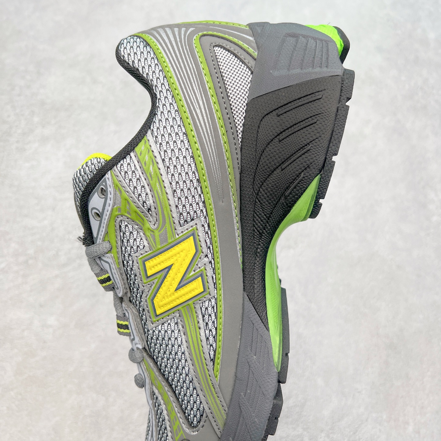 图片[7]-New Balance MR740 NB新百伦系列复古老爹风休闲运动慢跑鞋 采用轻质牛剖革拼接透气网眼衬垫织物鞋面材质 T-Beam大底提供足步弓支撑 保持步态稳定#后跟搭载外露缓震胶 鞋身整体以各种深浅不一的灰色覆盖 鞋头以淡蓝色调装饰，网眼衬垫通过不规律的色块实现做旧的美感 泛黄的鞋底更是进一步增添了复古气息 尺码：36 37 37.5 38 38.5 39.5 40 40.5 41.5 42 42.5 43 44 44.5 45-选品中心