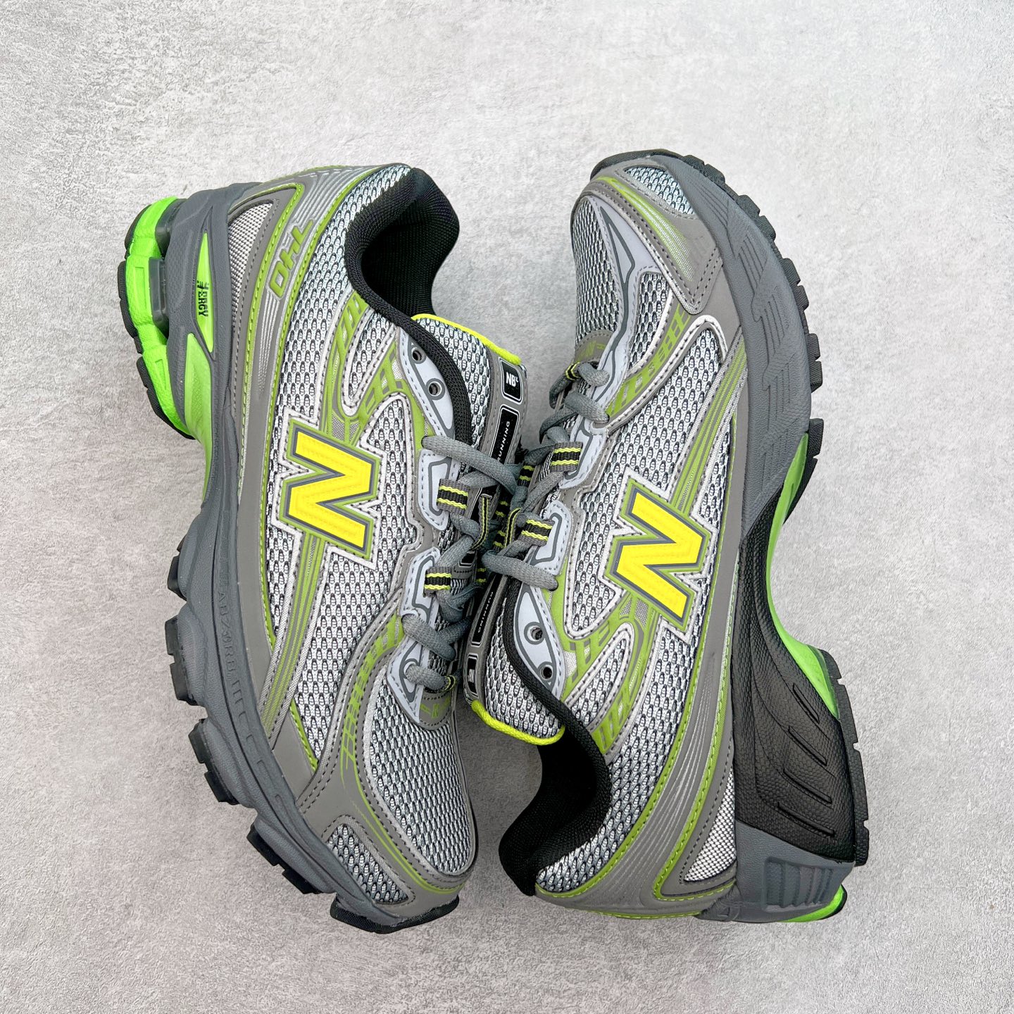 图片[3]-New Balance MR740 NB新百伦系列复古老爹风休闲运动慢跑鞋 采用轻质牛剖革拼接透气网眼衬垫织物鞋面材质 T-Beam大底提供足步弓支撑 保持步态稳定#后跟搭载外露缓震胶 鞋身整体以各种深浅不一的灰色覆盖 鞋头以淡蓝色调装饰，网眼衬垫通过不规律的色块实现做旧的美感 泛黄的鞋底更是进一步增添了复古气息 尺码：36 37 37.5 38 38.5 39.5 40 40.5 41.5 42 42.5 43 44 44.5 45-选品中心