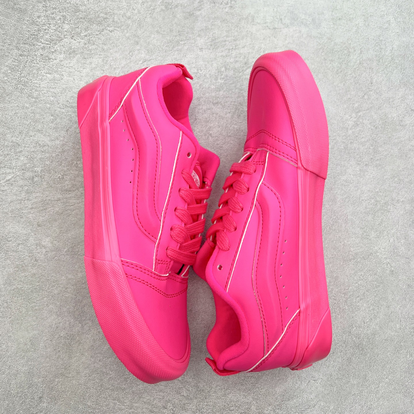 图片[3]-Vans Knu Skool 全皮火龙果 范斯官方 复古休闲胖胖面包鞋 肥胖版大LOGO全皮面料 尺码：35 36 36.5 37 38 38.5 39 40 40.5 41 42 42.5 43 44 45 工艺：硫化1：1（重量1：1、真标、原钢印、材质标、鞋型标、合格证）-选品中心