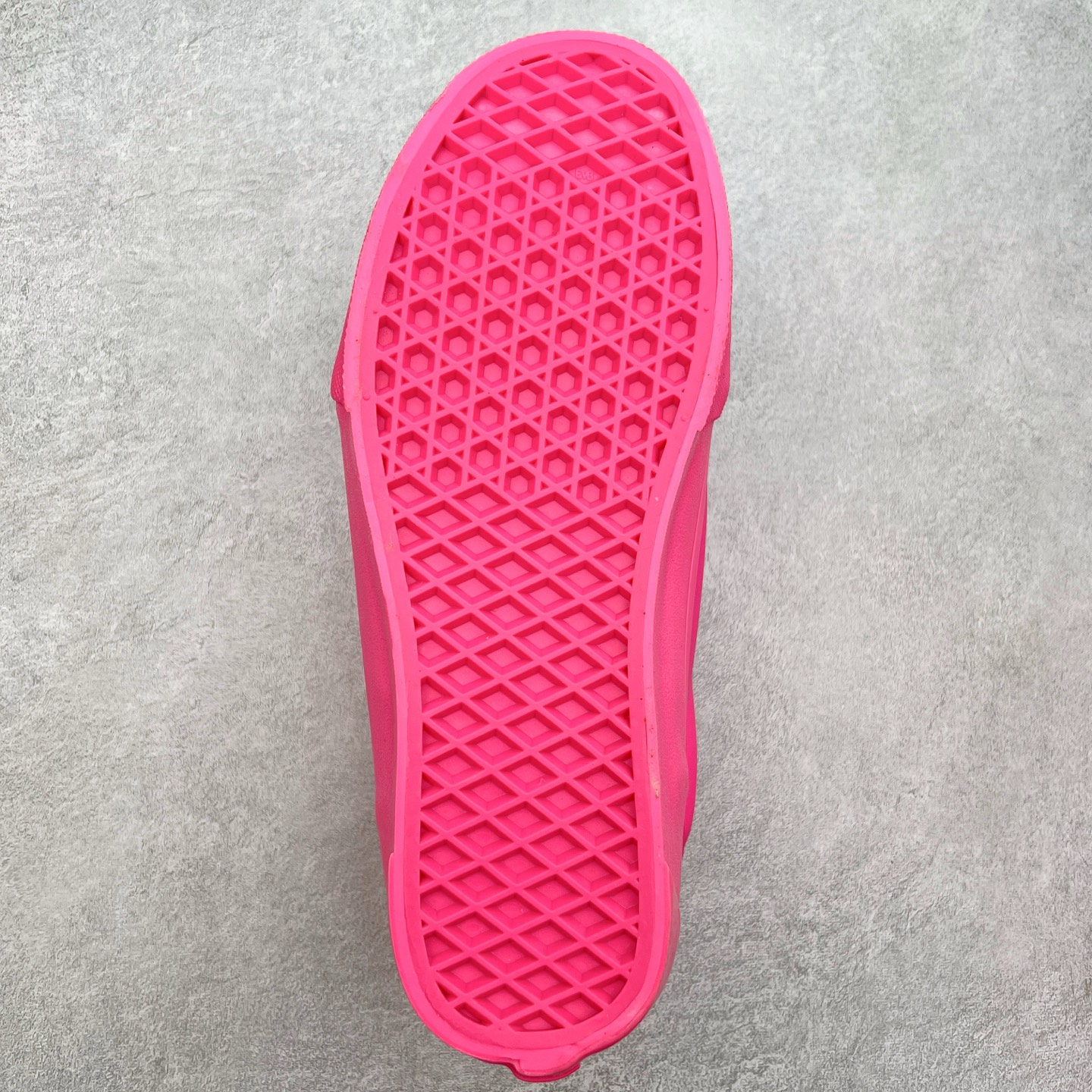 图片[9]-Vans Knu Skool 全皮火龙果 范斯官方 复古休闲胖胖面包鞋 肥胖版大LOGO全皮面料 尺码：35 36 36.5 37 38 38.5 39 40 40.5 41 42 42.5 43 44 45 工艺：硫化1：1（重量1：1、真标、原钢印、材质标、鞋型标、合格证）-选品中心