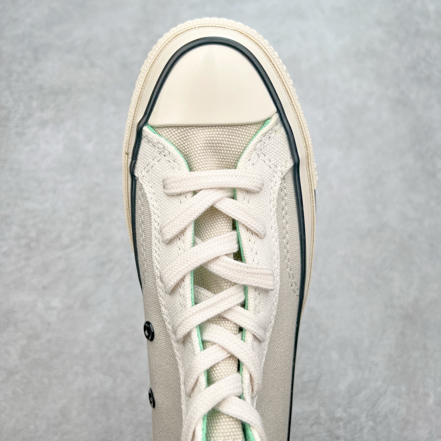 图片[4]-Converse Chuck 1970S 灰白绿 夏季新品 拼接白绿撞色帆布鞋 匡威70s新配色来喽，这个颜色也太高级了吧，浅灰色和白色的拼接色内里透出淡淡的果绿色，上脚简直不要太哇塞啦！ 质感拉满 环保系列 超级百搭！ 货号：A00742C 尺码：35 36 36.5 37 37.5 38 39 39.5 40 41 41.5 42 42.5 43 44-选品中心
