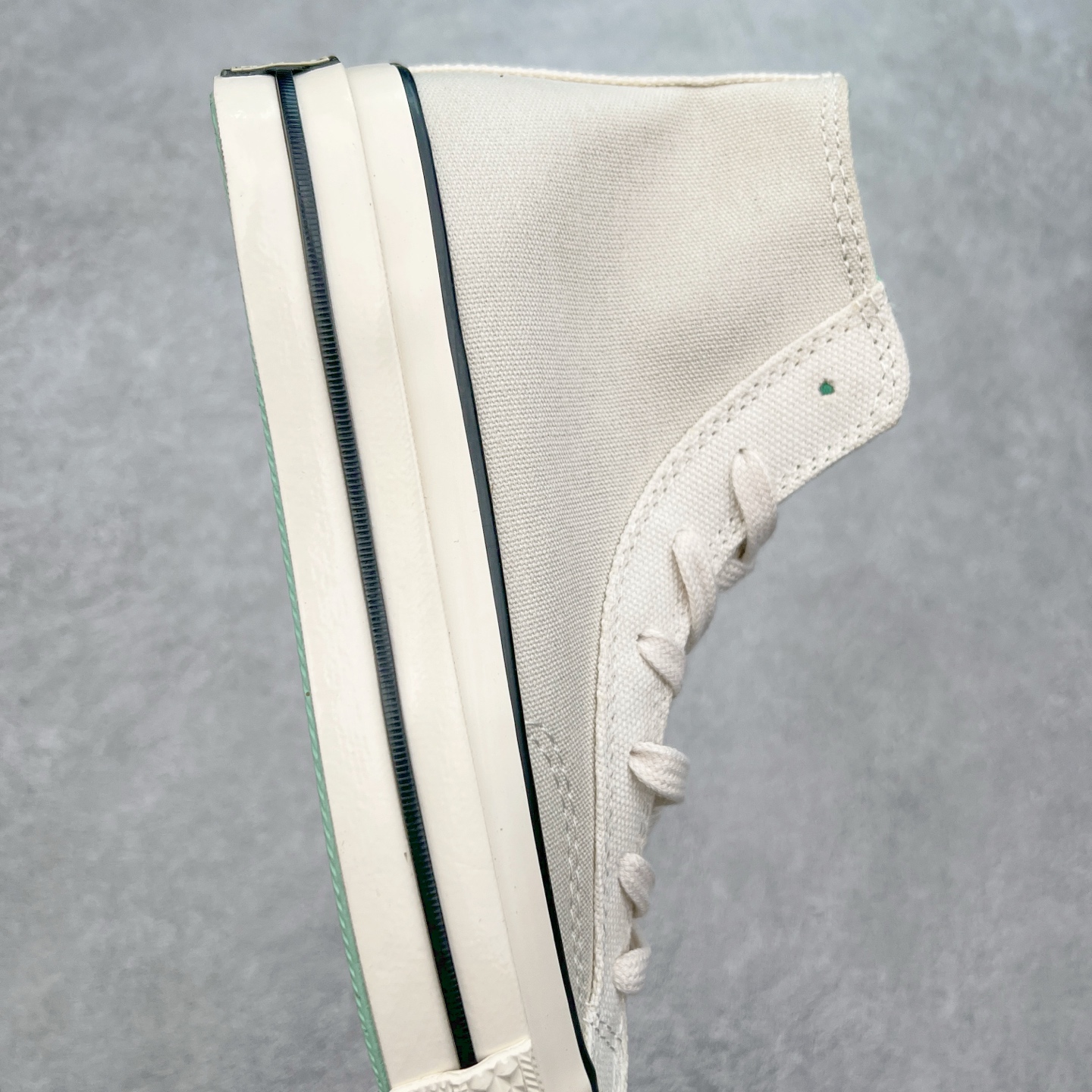 图片[6]-Converse Chuck 1970S 灰白绿 夏季新品 拼接白绿撞色帆布鞋 匡威70s新配色来喽，这个颜色也太高级了吧，浅灰色和白色的拼接色内里透出淡淡的果绿色，上脚简直不要太哇塞啦！ 质感拉满 环保系列 超级百搭！ 货号：A00742C 尺码：35 36 36.5 37 37.5 38 39 39.5 40 41 41.5 42 42.5 43 44-选品中心