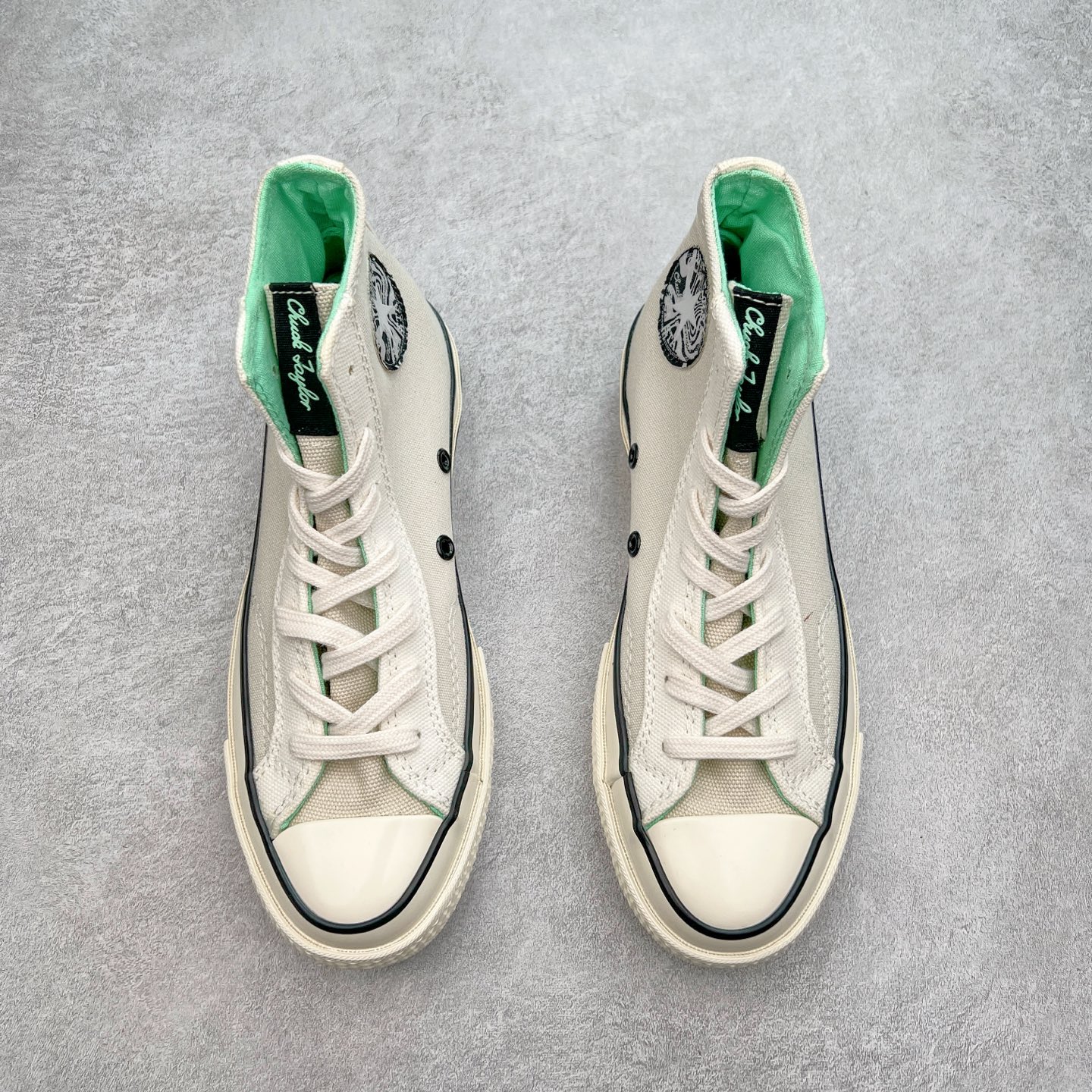 图片[2]-Converse Chuck 1970S 灰白绿 夏季新品 拼接白绿撞色帆布鞋 匡威70s新配色来喽，这个颜色也太高级了吧，浅灰色和白色的拼接色内里透出淡淡的果绿色，上脚简直不要太哇塞啦！ 质感拉满 环保系列 超级百搭！ 货号：A00742C 尺码：35 36 36.5 37 37.5 38 39 39.5 40 41 41.5 42 42.5 43 44-选品中心