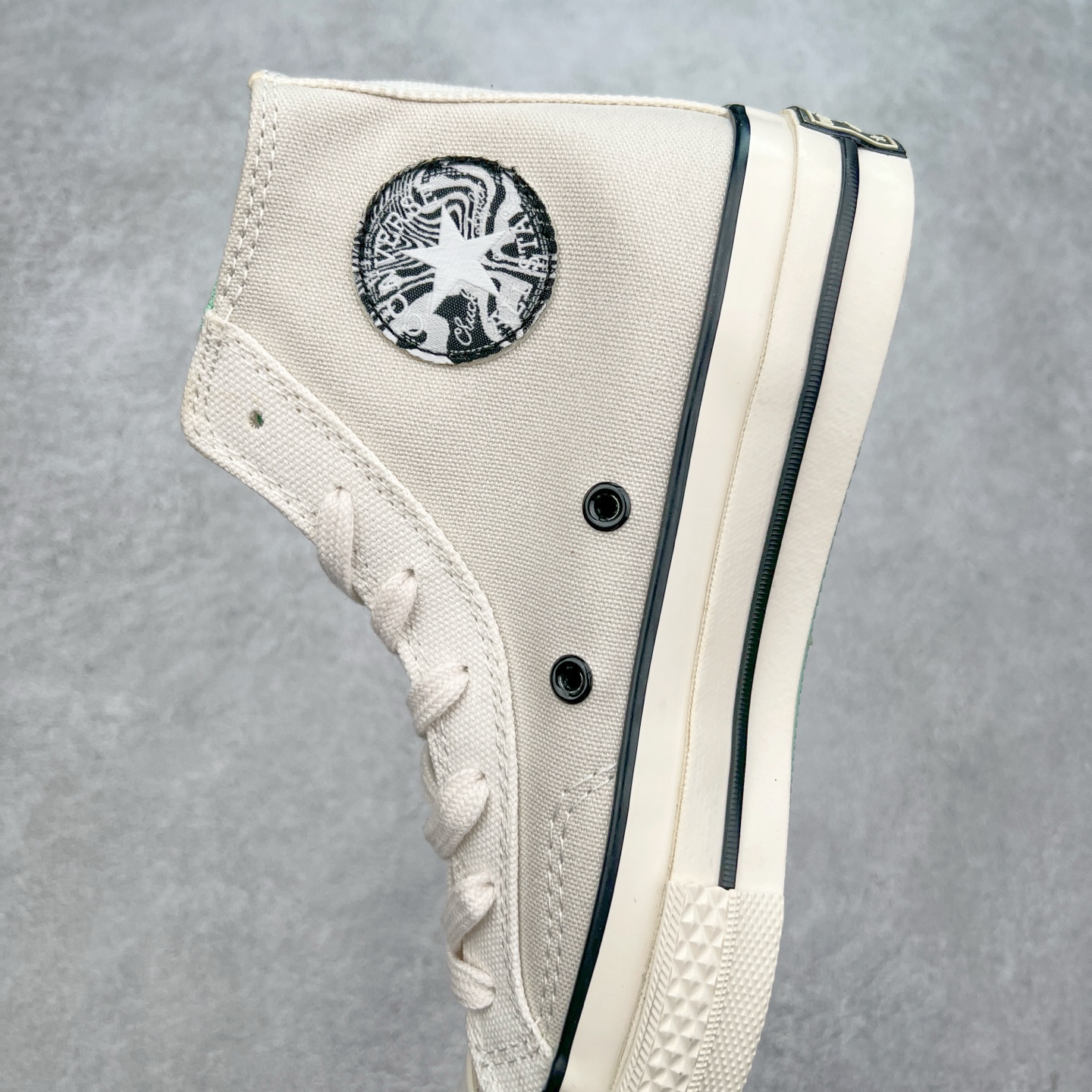 图片[7]-Converse Chuck 1970S 灰白绿 夏季新品 拼接白绿撞色帆布鞋 匡威70s新配色来喽，这个颜色也太高级了吧，浅灰色和白色的拼接色内里透出淡淡的果绿色，上脚简直不要太哇塞啦！ 质感拉满 环保系列 超级百搭！ 货号：A00742C 尺码：35 36 36.5 37 37.5 38 39 39.5 40 41 41.5 42 42.5 43 44-选品中心