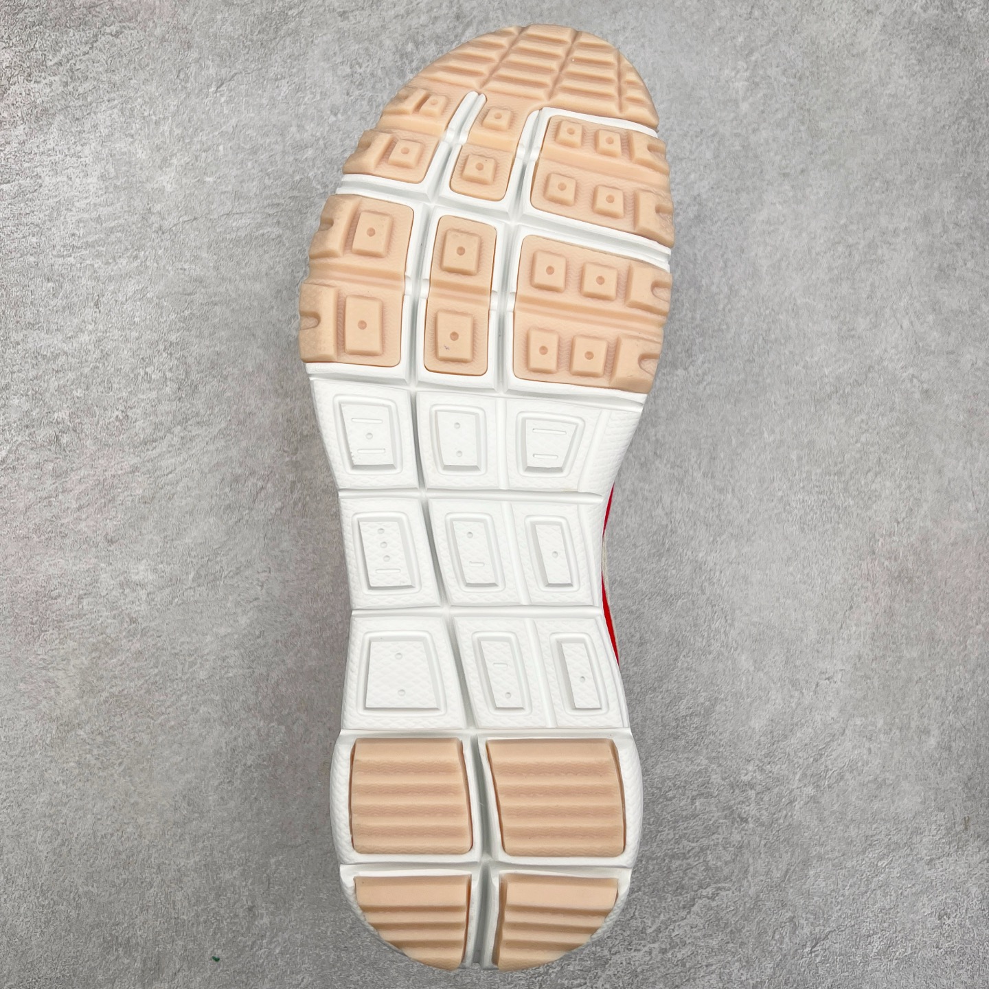 图片[9]-＃纯原福利特价 GD权志龙大爱款式❤️神级之作回归 艺术家Tom Sachs x NK Craft Mars Yard 2.0 联名宇航员神游太空百搭休闲运动透气慢跑鞋 复古做旧黄红勾 AA2261-100 正确原厂钢印 正确中底针车工艺 原装配件原盒原标 原装进口鞋垫 进口乳胶#原档案私模大底打造 韩国大宇原厂网纱 台湾进口丝绒猪巴革材质饰片 中底外后侧带四杠竖纹原装鞋垫 泡棉乳胶缓震 全套完美原装配件及包装物 经过五年时间的等待 被视为神级球鞋之作的 Craft Mars Yard 终于以 2.0 的姿态回归 艺术家 Tom Sachs 在延续经典外观与配色组合的同时 将Craft Mars Yard 进行全面升级 以更加透气的涤纶经编针织网眼取代之前的特殊 Vectran 材质 并在鞋面上加入 X 型走线提高耐磨特性 而经过改良之后的 SFB 特种部队靴大底亦更加适合在城市环境着用 此外网面层和软木层的双内底设计更是为营造赤脚穿着体验特别优化 尺码：38.5 39 40 40.5 41 42 42.5 43 44 44.5 45 46-选品中心