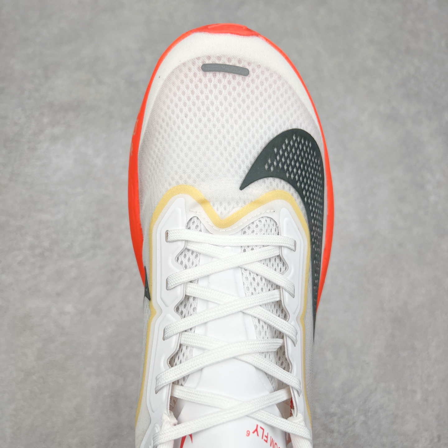 图片[4]-NK ZoomX Invincible Run Flyknit 6 轻量跑鞋 飞织低帮休闲运动慢跑鞋 厚底增高 老爹鞋 此鞋专为短跑运动员而生 是为 5 至 10 公里距离的赛事和训练打造 整体设计采用流线型的轻质工程网眼材质构成鞋面 并与其他 Running 旗舰鞋款同样搭载全脚掌 ZoomX 缓冲中底 搭配 Pebax 物料与橡胶外底 ZoomX StreakFly 首发配色以Prototype呈现 其灵感是来自开发期间的磨损测试 透过编号的标记与内侧的预期跑步距离突出研发过程 货号： IB6657-108 尺码：36 36.5 37.5 38 38.5 39 40 40.5 41 42 42.5 43 44 45-选品中心