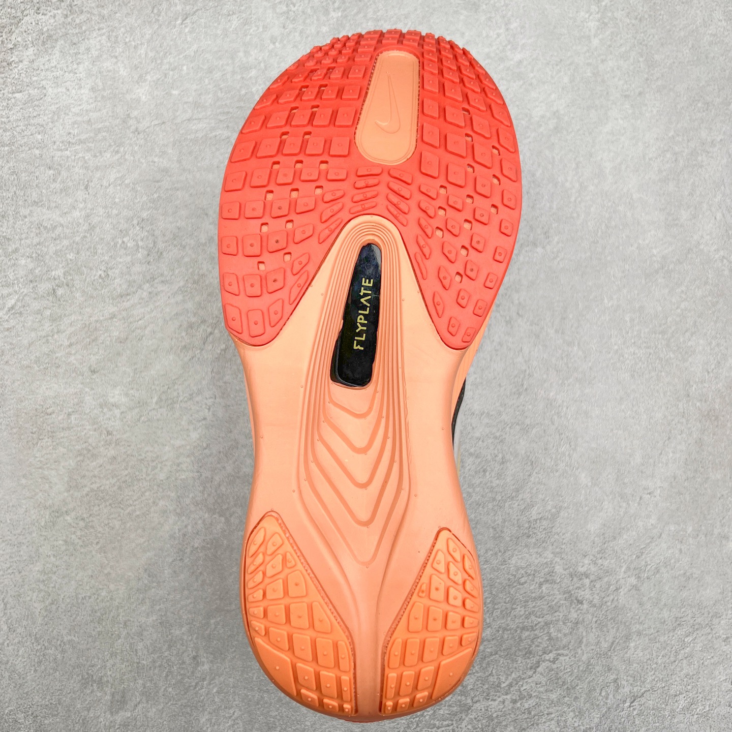 图片[9]-NK ZoomX Invincible Run Flyknit 6 轻量跑鞋 飞织低帮休闲运动慢跑鞋 厚底增高 老爹鞋 此鞋专为短跑运动员而生 是为 5 至 10 公里距离的赛事和训练打造 整体设计采用流线型的轻质工程网眼材质构成鞋面 并与其他 Running 旗舰鞋款同样搭载全脚掌 ZoomX 缓冲中底 搭配 Pebax 物料与橡胶外底 ZoomX StreakFly 首发配色以Prototype呈现 其灵感是来自开发期间的磨损测试 透过编号的标记与内侧的预期跑步距离突出研发过程 货号： IB6657-108 尺码：36 36.5 37.5 38 38.5 39 40 40.5 41 42 42.5 43 44 45-选品中心