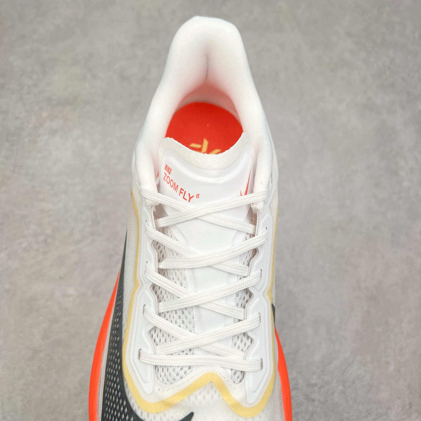 图片[5]-NK ZoomX Invincible Run Flyknit 6 轻量跑鞋 飞织低帮休闲运动慢跑鞋 厚底增高 老爹鞋 此鞋专为短跑运动员而生 是为 5 至 10 公里距离的赛事和训练打造 整体设计采用流线型的轻质工程网眼材质构成鞋面 并与其他 Running 旗舰鞋款同样搭载全脚掌 ZoomX 缓冲中底 搭配 Pebax 物料与橡胶外底 ZoomX StreakFly 首发配色以Prototype呈现 其灵感是来自开发期间的磨损测试 透过编号的标记与内侧的预期跑步距离突出研发过程 货号： IB6657-108 尺码：36 36.5 37.5 38 38.5 39 40 40.5 41 42 42.5 43 44 45-选品中心