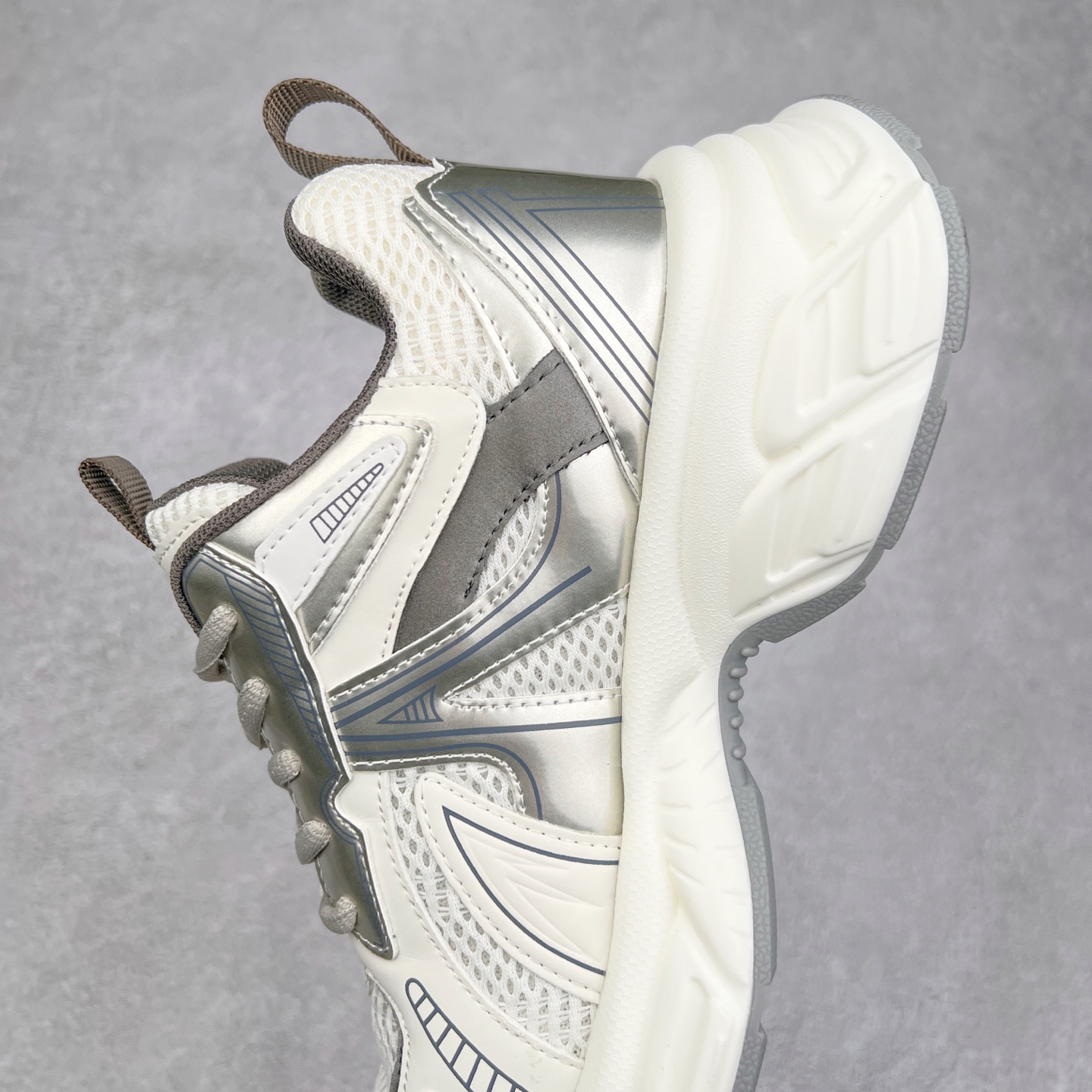 图片[7]-GG-CC Chunky Low 休闲运动老爹鞋 #广东大厂出品 完美细节 25ss早春新款 大长腿 时髦look轻松定格 不费力展现率性氛围 酷帅机能风不规则设计大底 GGcc杏银红色拼色造型设计 轻便舒适百搭 不管怎么搭都敲好看~尺码：35 36 37 38 39 40-选品中心