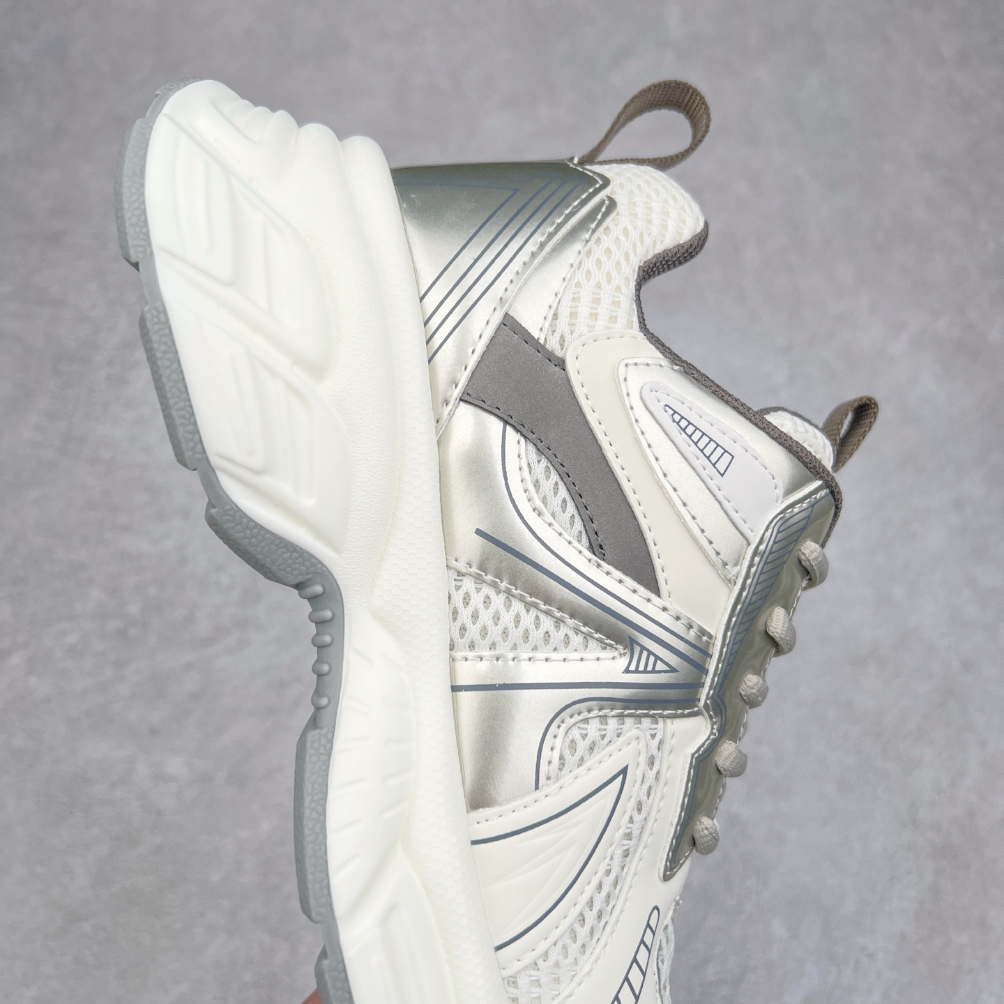 图片[6]-GG-CC Chunky Low 休闲运动老爹鞋 #广东大厂出品 完美细节 25ss早春新款 大长腿 时髦look轻松定格 不费力展现率性氛围 酷帅机能风不规则设计大底 GGcc杏银红色拼色造型设计 轻便舒适百搭 不管怎么搭都敲好看~尺码：35 36 37 38 39 40-选品中心