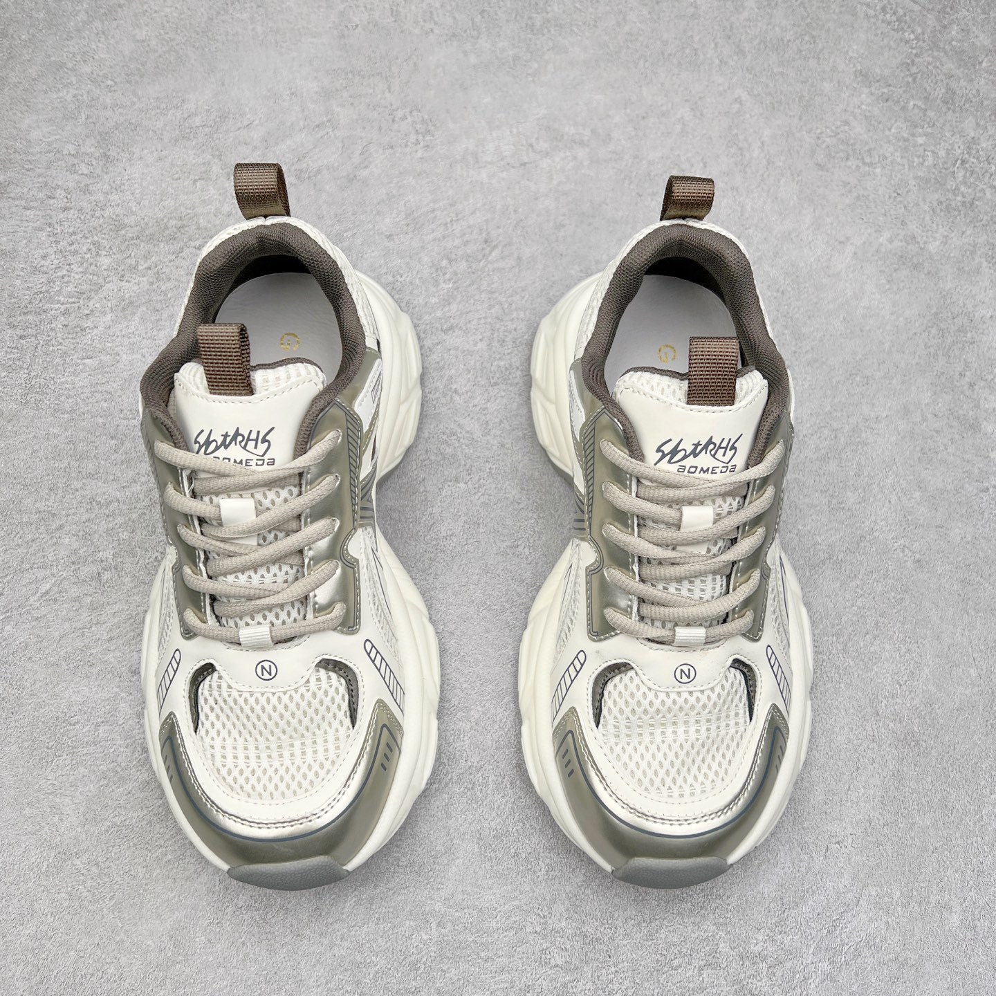 图片[2]-GG-CC Chunky Low 休闲运动老爹鞋 #广东大厂出品 完美细节 25ss早春新款 大长腿 时髦look轻松定格 不费力展现率性氛围 酷帅机能风不规则设计大底 GGcc杏银红色拼色造型设计 轻便舒适百搭 不管怎么搭都敲好看~尺码：35 36 37 38 39 40-选品中心