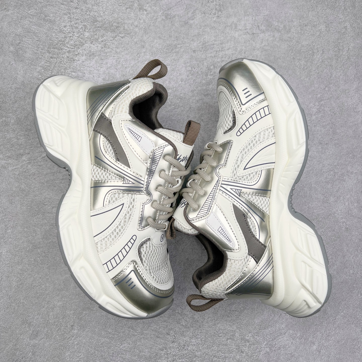 图片[3]-GG-CC Chunky Low 休闲运动老爹鞋 #广东大厂出品 完美细节 25ss早春新款 大长腿 时髦look轻松定格 不费力展现率性氛围 酷帅机能风不规则设计大底 GGcc杏银红色拼色造型设计 轻便舒适百搭 不管怎么搭都敲好看~尺码：35 36 37 38 39 40-选品中心