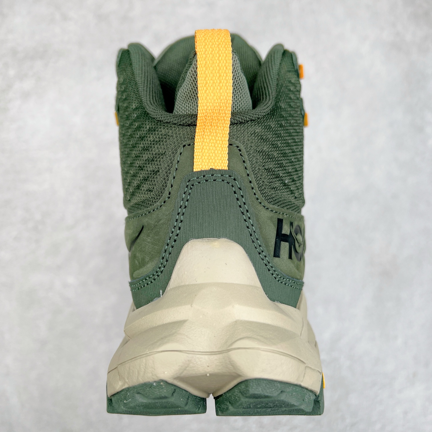 图片[8]-＃纯原 Hoka M ANACAPA Mid GTX 中帮厚底锯齿坦克户外运动鞋 Vibram辽宁代工原装外底提供强大的防滑性能 5MM多向凸耳提供多种地形下的强劲抓地力 鞋面加入防水功能 汗气却可经由GORE-TEX薄膜上的微孔排出 皮革鞋面搭配耐磨 橡胶鞋头使鞋面具有良好的透气性 支撑性及保护性 上层缓冲EVA可为足底带来柔软舒适的缓冲感 底层橡胶化泡棉提供持久的缓震和支撑 尺码：36 36.5 37 38 38.5 39 40 40.5 41 42 42.5 43 44 44.5 45 46-选品中心