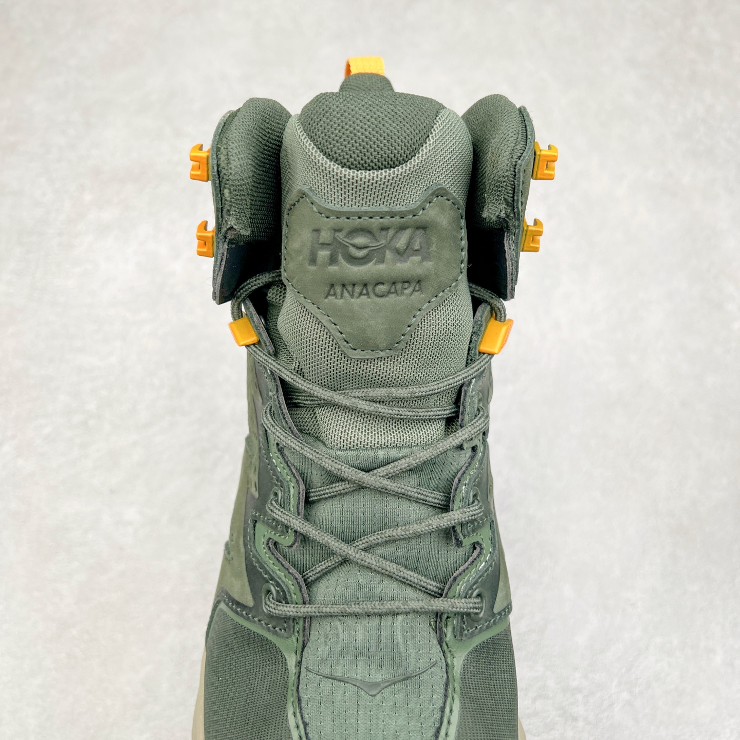 图片[5]-＃纯原 Hoka M ANACAPA Mid GTX 中帮厚底锯齿坦克户外运动鞋 Vibram辽宁代工原装外底提供强大的防滑性能 5MM多向凸耳提供多种地形下的强劲抓地力 鞋面加入防水功能 汗气却可经由GORE-TEX薄膜上的微孔排出 皮革鞋面搭配耐磨 橡胶鞋头使鞋面具有良好的透气性 支撑性及保护性 上层缓冲EVA可为足底带来柔软舒适的缓冲感 底层橡胶化泡棉提供持久的缓震和支撑 尺码：36 36.5 37 38 38.5 39 40 40.5 41 42 42.5 43 44 44.5 45 46-选品中心