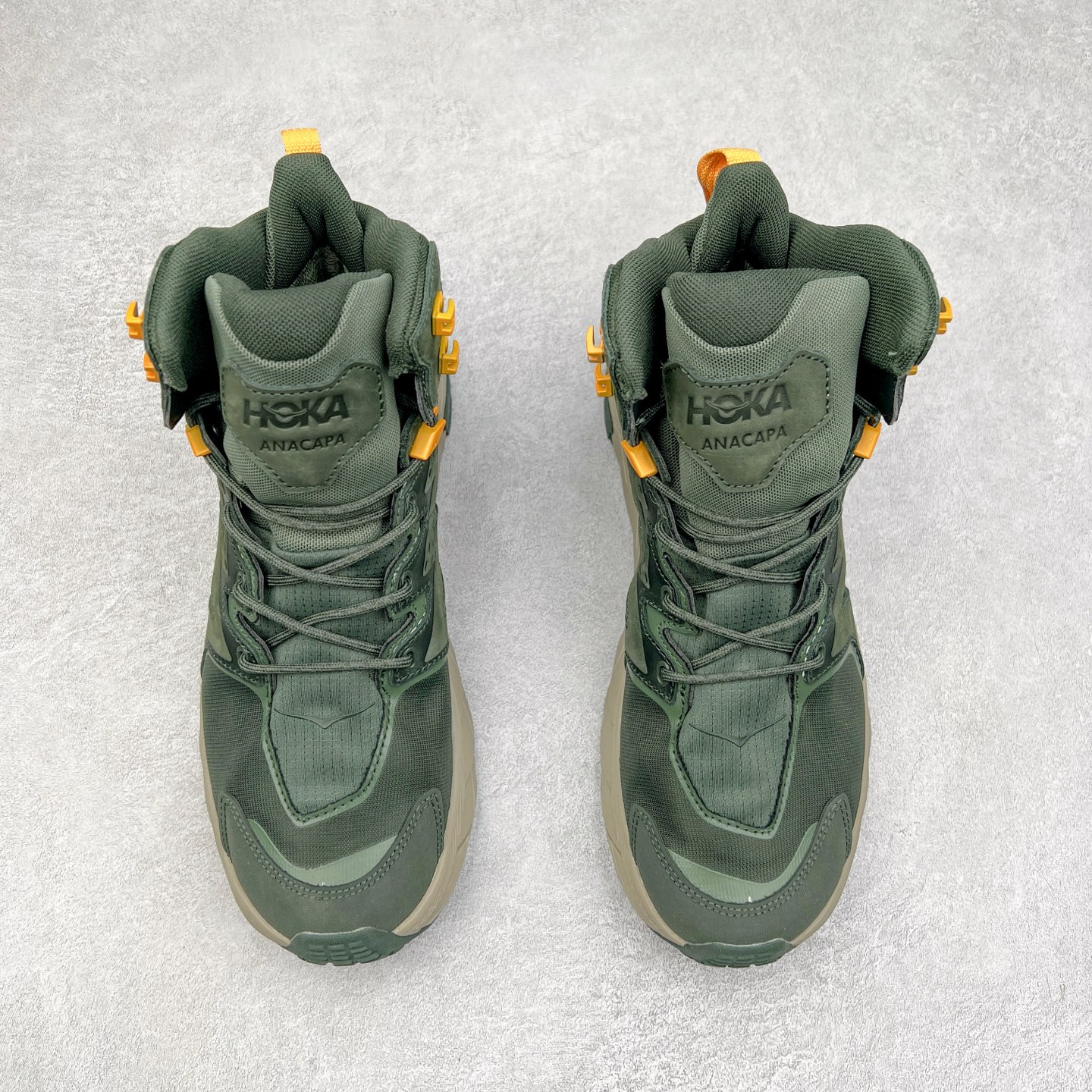 图片[2]-＃纯原 Hoka M ANACAPA Mid GTX 中帮厚底锯齿坦克户外运动鞋 Vibram辽宁代工原装外底提供强大的防滑性能 5MM多向凸耳提供多种地形下的强劲抓地力 鞋面加入防水功能 汗气却可经由GORE-TEX薄膜上的微孔排出 皮革鞋面搭配耐磨 橡胶鞋头使鞋面具有良好的透气性 支撑性及保护性 上层缓冲EVA可为足底带来柔软舒适的缓冲感 底层橡胶化泡棉提供持久的缓震和支撑 尺码：36 36.5 37 38 38.5 39 40 40.5 41 42 42.5 43 44 44.5 45 46-选品中心