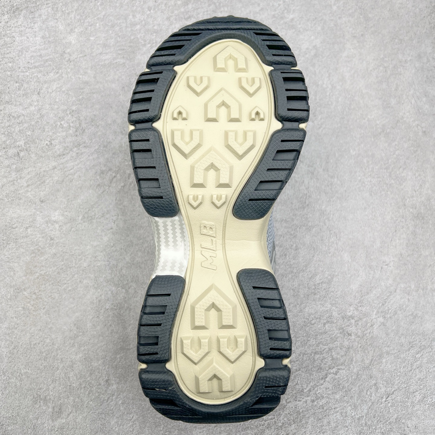 图片[9]-MLB Chunky Cargo 纽约洋基队合成革潮流时尚舒适休闲运动风厚底增高 防滑耐磨 低帮 老爹鞋 男女同款 黑色 实拍调校N版已经零色差零失真 百分百还原实物色彩所见即所得 不存在货不对板色差等低级问题 选购参考实物拍摄 不混卖不参货 只用心做好货严格选品 承诺混一赔十 尺码：36 36.5 37.5 38 38.5 39 40 40.5 41 42 42.5 43 44 44.5 45-选品中心