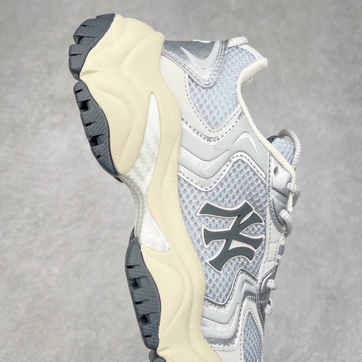 图片[6]-MLB Chunky Cargo 纽约洋基队合成革潮流时尚舒适休闲运动风厚底增高 防滑耐磨 低帮 老爹鞋 男女同款 黑色 实拍调校N版已经零色差零失真 百分百还原实物色彩所见即所得 不存在货不对板色差等低级问题 选购参考实物拍摄 不混卖不参货 只用心做好货严格选品 承诺混一赔十 尺码：36 36.5 37.5 38 38.5 39 40 40.5 41 42 42.5 43 44 44.5 45-选品中心