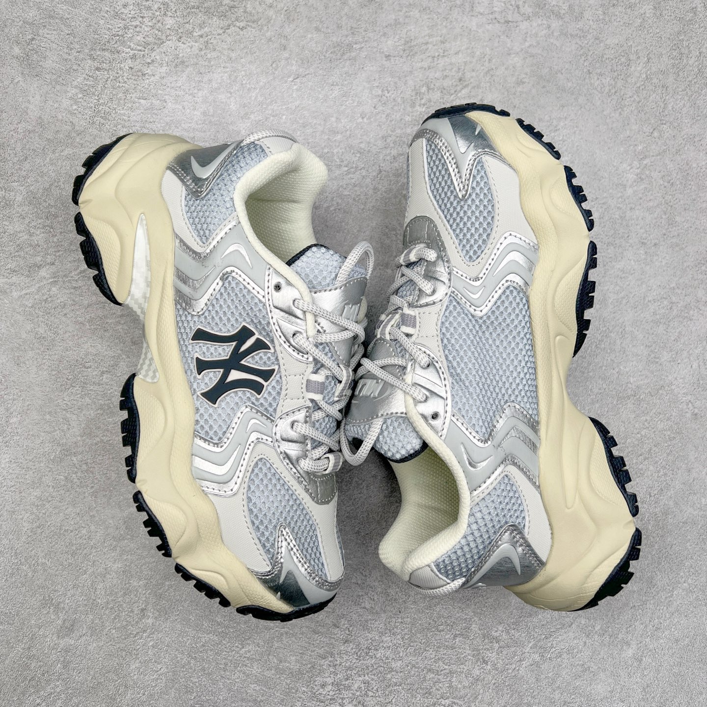 图片[3]-MLB Chunky Cargo 纽约洋基队合成革潮流时尚舒适休闲运动风厚底增高 防滑耐磨 低帮 老爹鞋 男女同款 黑色 实拍调校N版已经零色差零失真 百分百还原实物色彩所见即所得 不存在货不对板色差等低级问题 选购参考实物拍摄 不混卖不参货 只用心做好货严格选品 承诺混一赔十 尺码：36 36.5 37.5 38 38.5 39 40 40.5 41 42 42.5 43 44 44.5 45-选品中心