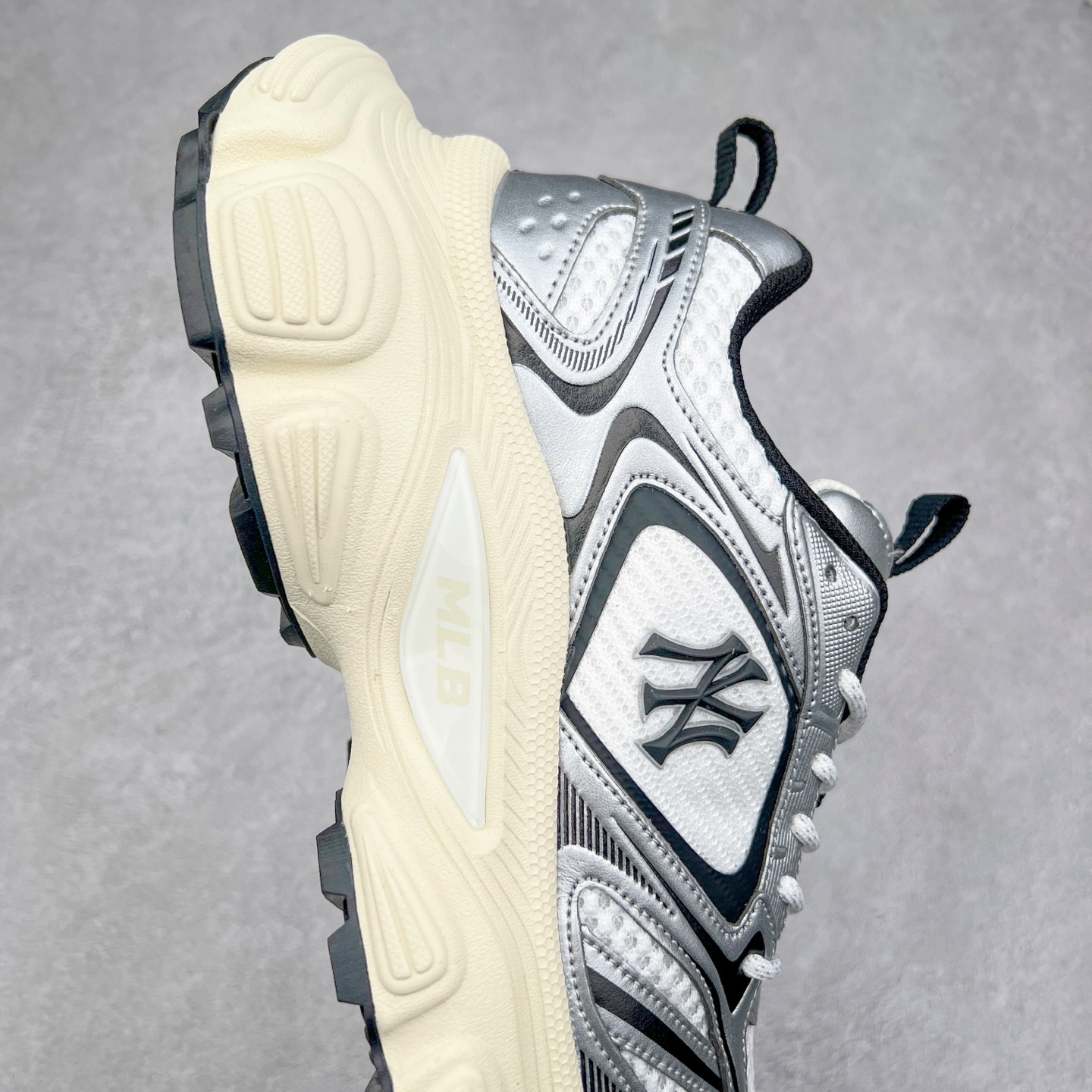 图片[6]-MLB WINNER CHUNKY 纽约洋基队合成革潮流时尚舒适休闲运动风厚底增高 防滑耐磨 低帮 老爹鞋 男女同款 黑色 实拍调校N版已经零色差零失真 百分百还原实物色彩所见即所得 不存在货不对板色差等低级问题 选购参考实物拍摄 不混卖不参货 只用心做好货严格选品 承诺混一赔十 尺码：36 36.5 37.5 38 38.5 39 40 40.5 41 42 42.5 43 44 44.5 45-选品中心