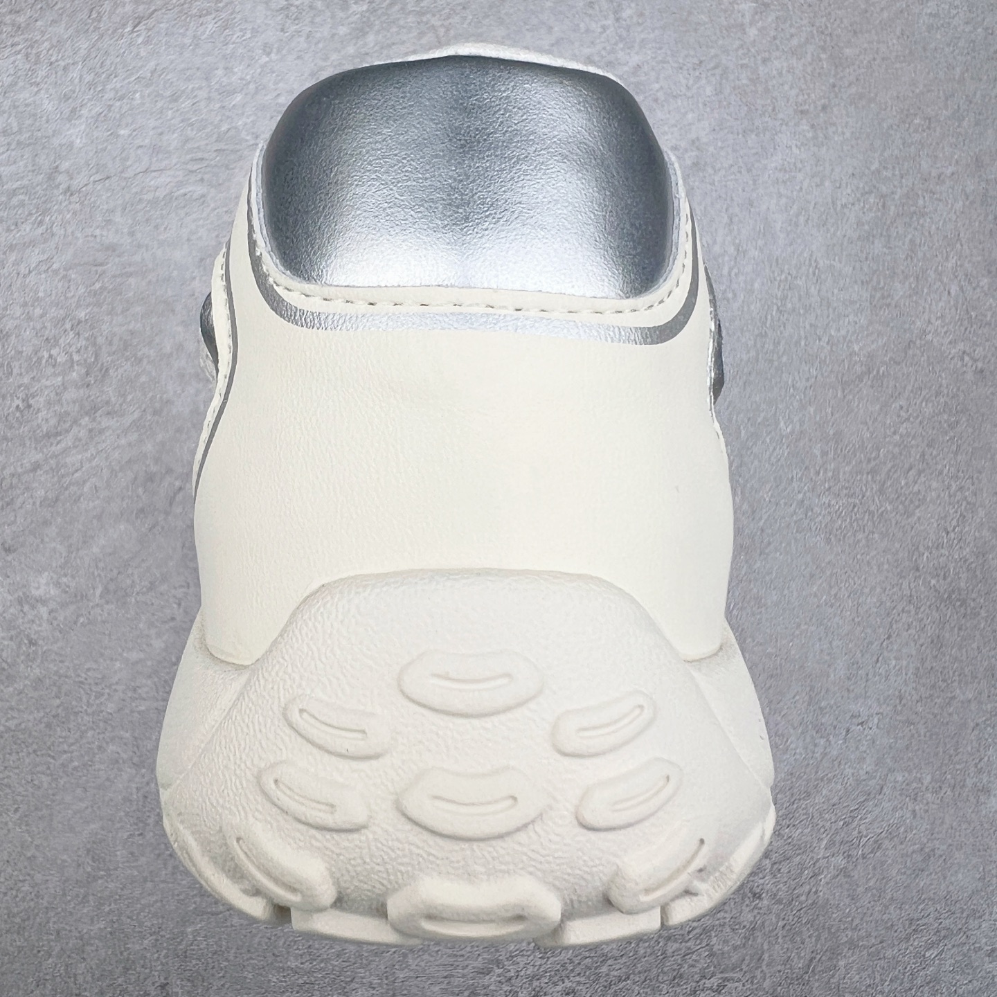 图片[8]-GG-CC Chunky Low 休闲运动老爹鞋 #广东大厂出品 完美细节 25ss早春新款 大长腿 时髦look轻松定格 不费力展现率性氛围 酷帅机能风不规则设计大底 GGcc杏银红色拼色造型设计 轻便舒适百搭 不管怎么搭都敲好看~尺码：35 36 37 38 39 40-选品中心