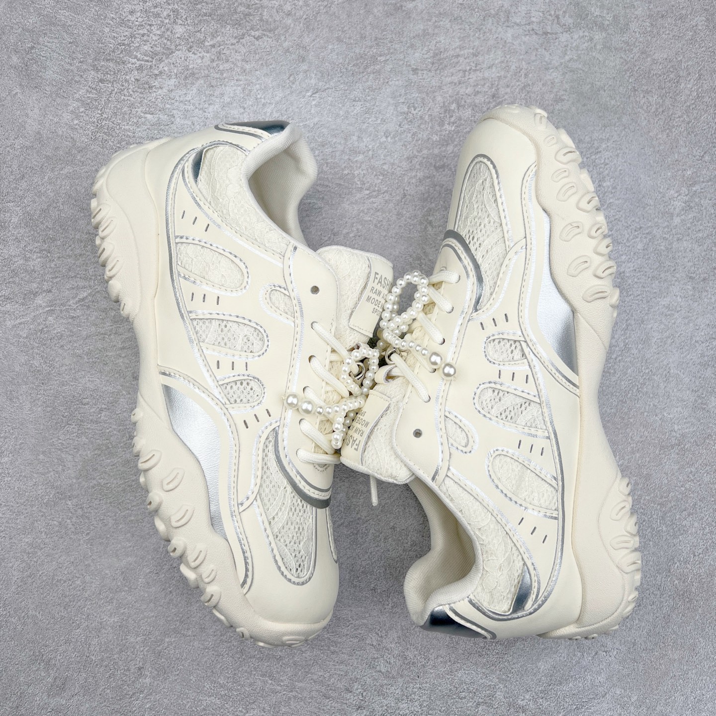 图片[3]-GG-CC Chunky Low 休闲运动老爹鞋 #广东大厂出品 完美细节 25ss早春新款 大长腿 时髦look轻松定格 不费力展现率性氛围 酷帅机能风不规则设计大底 GGcc杏银红色拼色造型设计 轻便舒适百搭 不管怎么搭都敲好看~尺码：35 36 37 38 39 40-选品中心