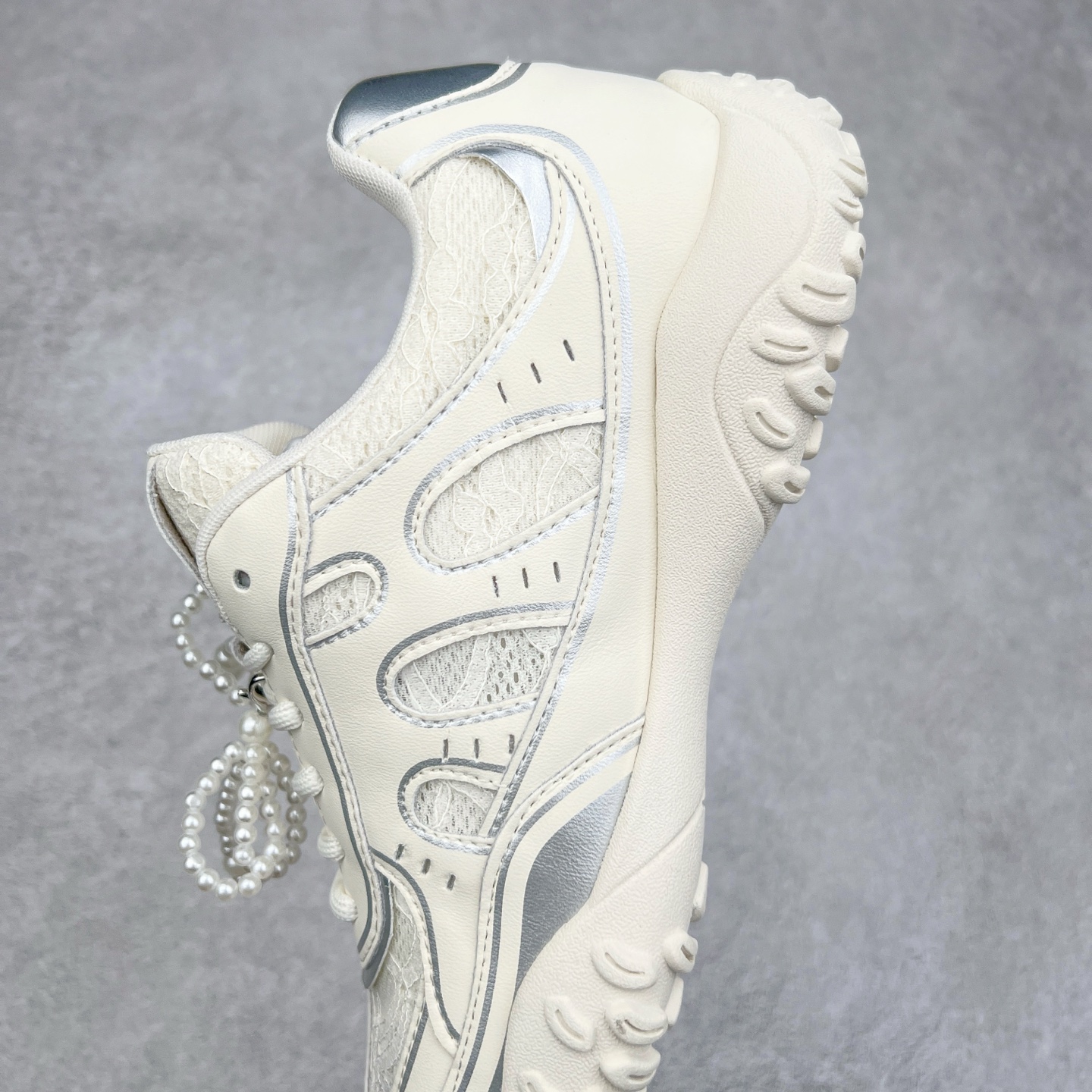 图片[7]-GG-CC Chunky Low 休闲运动老爹鞋 #广东大厂出品 完美细节 25ss早春新款 大长腿 时髦look轻松定格 不费力展现率性氛围 酷帅机能风不规则设计大底 GGcc杏银红色拼色造型设计 轻便舒适百搭 不管怎么搭都敲好看~尺码：35 36 37 38 39 40-选品中心