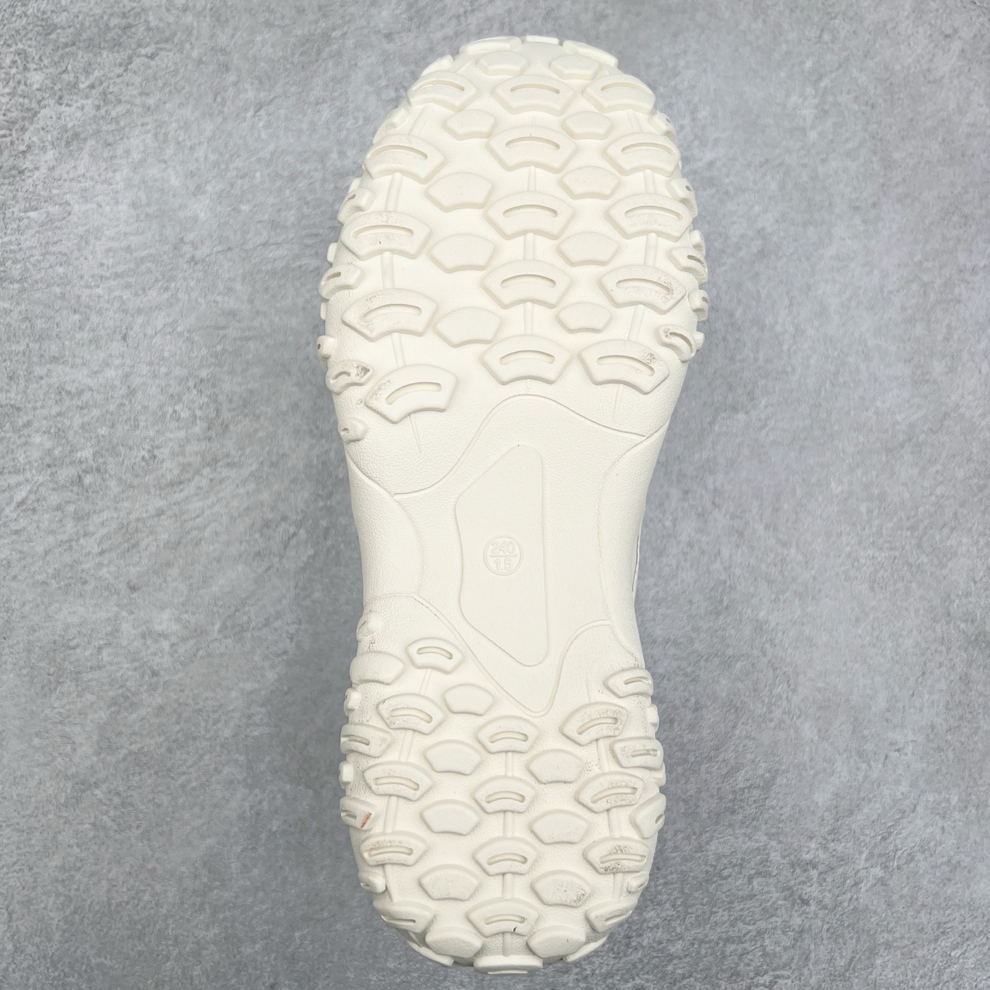 图片[9]-GG-CC Chunky Low 休闲运动老爹鞋 #广东大厂出品 完美细节 25ss早春新款 大长腿 时髦look轻松定格 不费力展现率性氛围 酷帅机能风不规则设计大底 GGcc杏银红色拼色造型设计 轻便舒适百搭 不管怎么搭都敲好看~尺码：35 36 37 38 39 40-选品中心