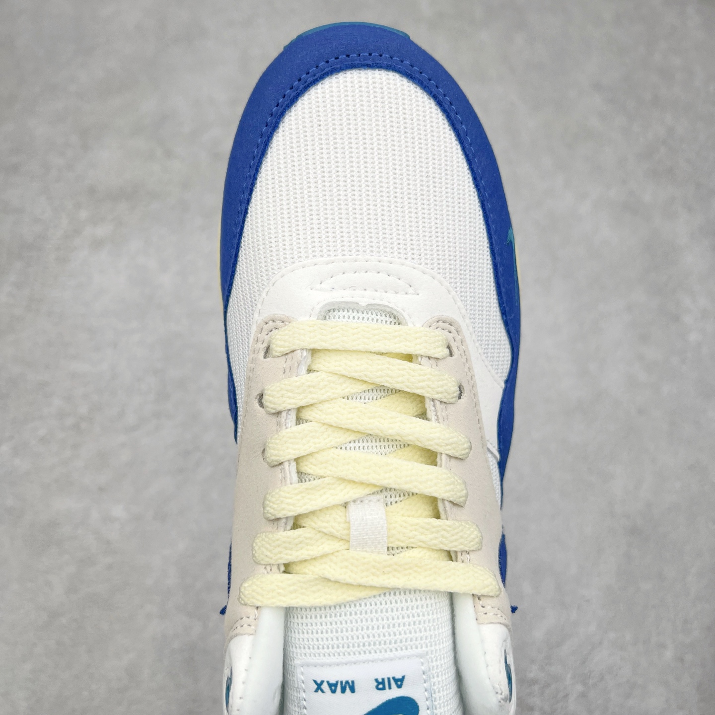 图片[4]-＃超级福利 NK Air Max 1 初代复古气垫慢跑鞋 FQ8048-133 由Tinker Hatfeld和Mark Parker在1987年设计 灵感来自于巴黎蓬皮杜中心 在参观了蓬皮杜中心之后提出了Air Max的标志性开窗可视气垫的理念 并将其实际开发成功 是NK史上第一双可视气垫跑鞋 凭借着Air Max气垫带来的舒适脚感和鞋面面料上的不断精进才使得Air Max 1在现如今都是复古慢跑鞋的首选 深厚的历史渊源 独特的流线形设计 极为复古的外观使得它深受鞋迷的喜爱 尺码：36 36.5 37.5 38 38.5 39 40 40.5 41 42 42.5 43 44 44.5 45 46 47.5-选品中心