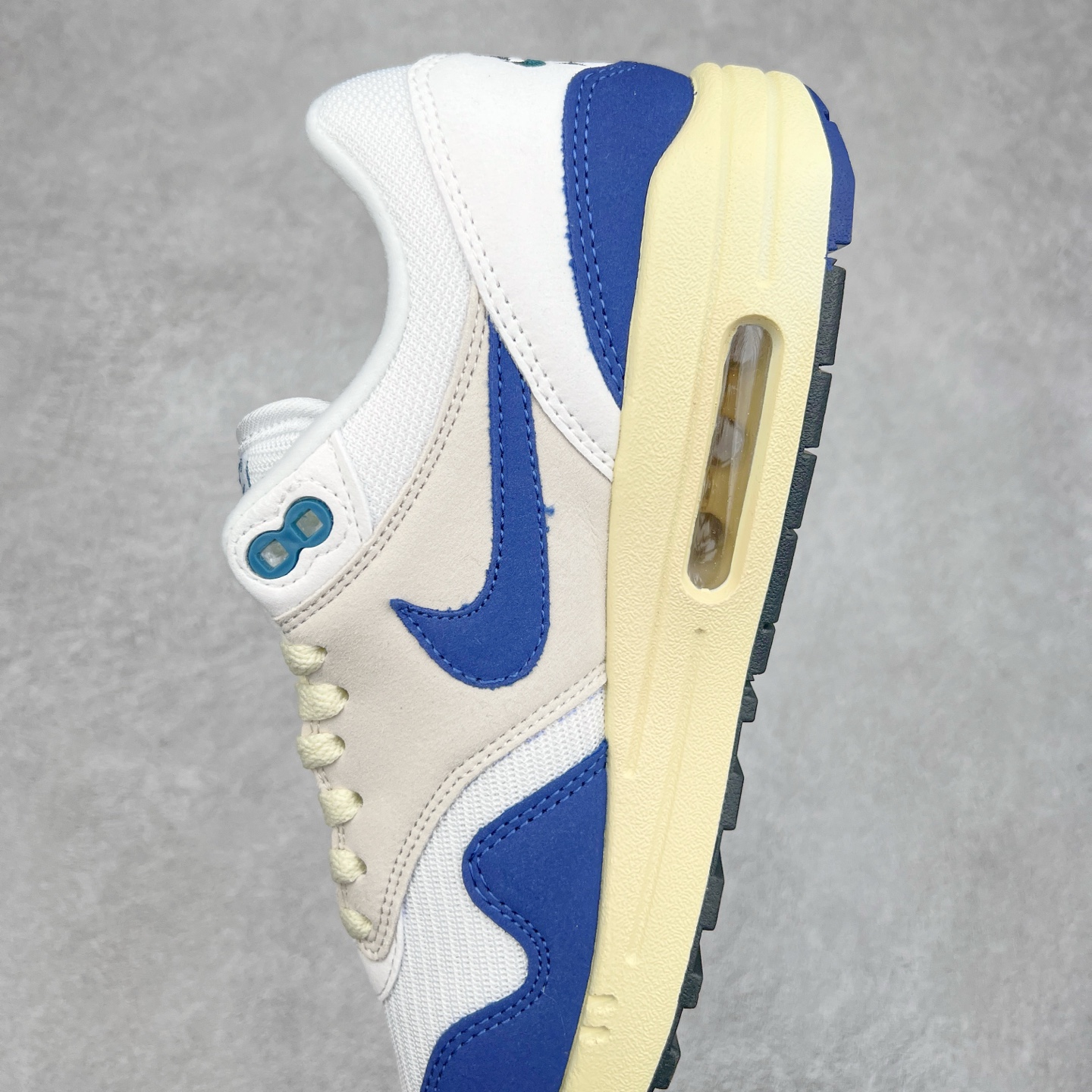 图片[7]-＃超级福利 NK Air Max 1 初代复古气垫慢跑鞋 FQ8048-133 由Tinker Hatfeld和Mark Parker在1987年设计 灵感来自于巴黎蓬皮杜中心 在参观了蓬皮杜中心之后提出了Air Max的标志性开窗可视气垫的理念 并将其实际开发成功 是NK史上第一双可视气垫跑鞋 凭借着Air Max气垫带来的舒适脚感和鞋面面料上的不断精进才使得Air Max 1在现如今都是复古慢跑鞋的首选 深厚的历史渊源 独特的流线形设计 极为复古的外观使得它深受鞋迷的喜爱 尺码：36 36.5 37.5 38 38.5 39 40 40.5 41 42 42.5 43 44 44.5 45 46 47.5-选品中心