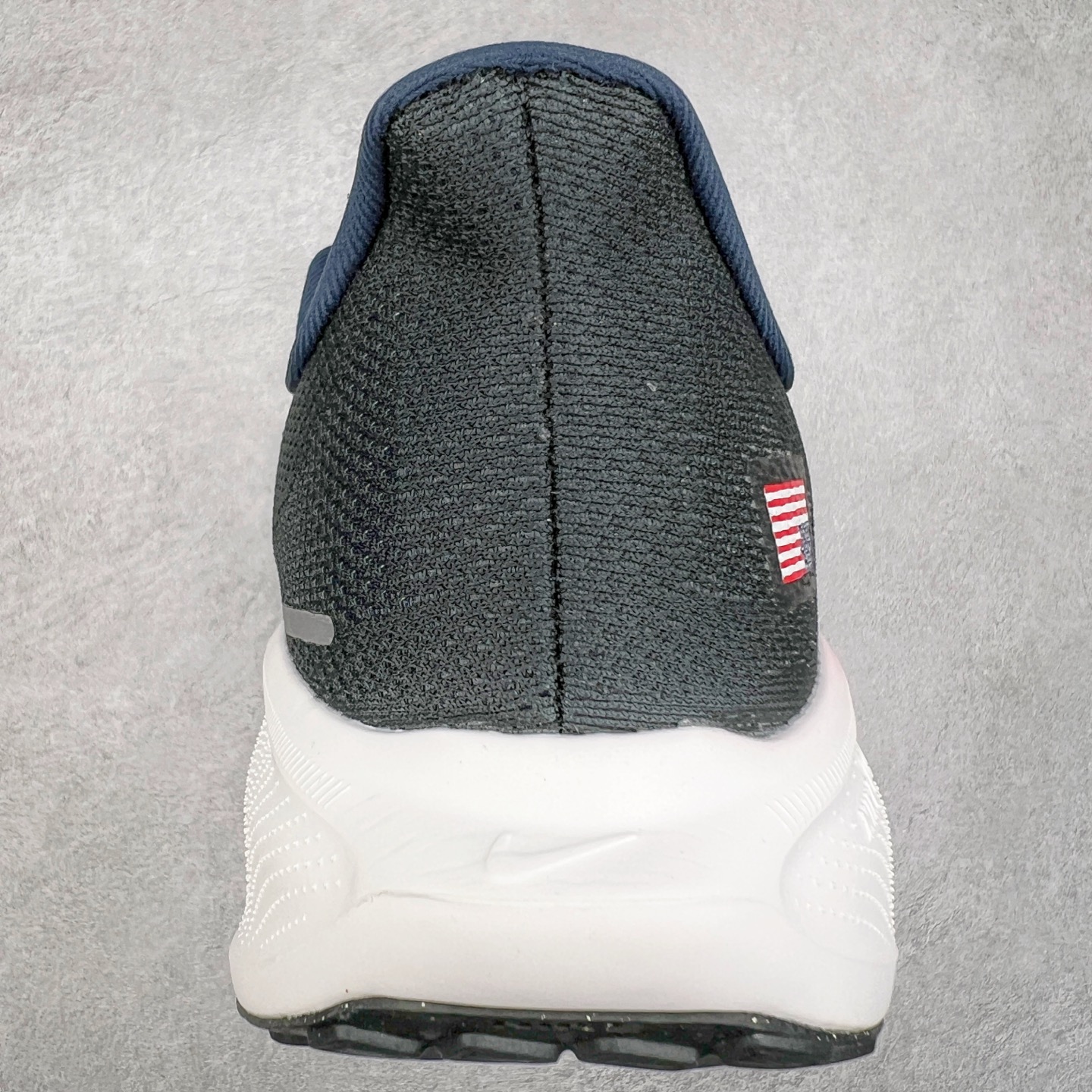 图片[8]-＃特价福利 NK Zoom Pegasus 飞马41代马拉松系列网面透气缓震疾速跑鞋 拥有 Zoom Air 一如既往的稳定感和流畅感 鞋面采用工程网眼设计 为特定高热区域营造出色透气性 进一步增加鞋面的穿孔数量 让足部能够快速散热 中足搭配 Flywire 飞线 在高速运动时营造舒适稳定的贴合感 内置Zoon气垫加持 动力十足 尺码：36 36.5 37.5 38 38.5 39 40 40.5 41 42 42.5 43 44 44.5 45-选品中心