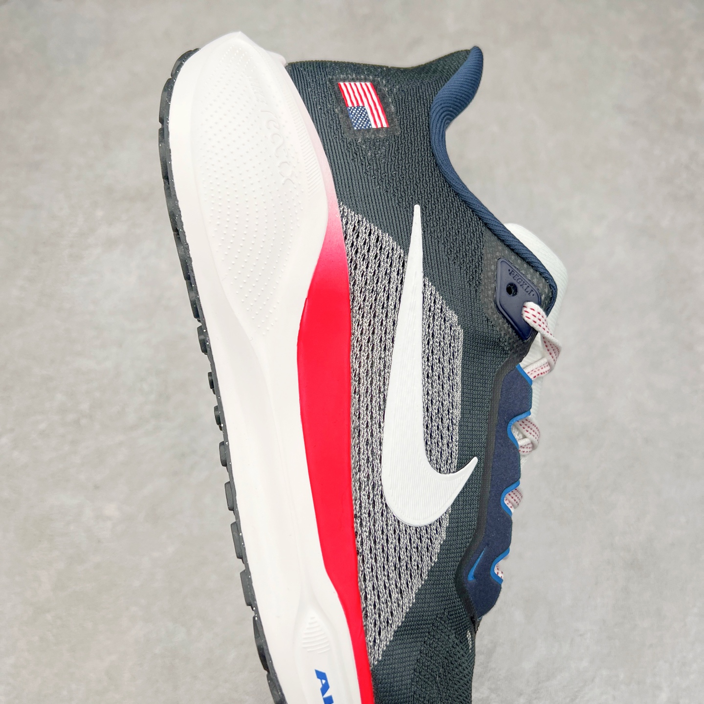 图片[6]-＃特价福利 NK Zoom Pegasus 飞马41代马拉松系列网面透气缓震疾速跑鞋 拥有 Zoom Air 一如既往的稳定感和流畅感 鞋面采用工程网眼设计 为特定高热区域营造出色透气性 进一步增加鞋面的穿孔数量 让足部能够快速散热 中足搭配 Flywire 飞线 在高速运动时营造舒适稳定的贴合感 内置Zoon气垫加持 动力十足 尺码：36 36.5 37.5 38 38.5 39 40 40.5 41 42 42.5 43 44 44.5 45-选品中心