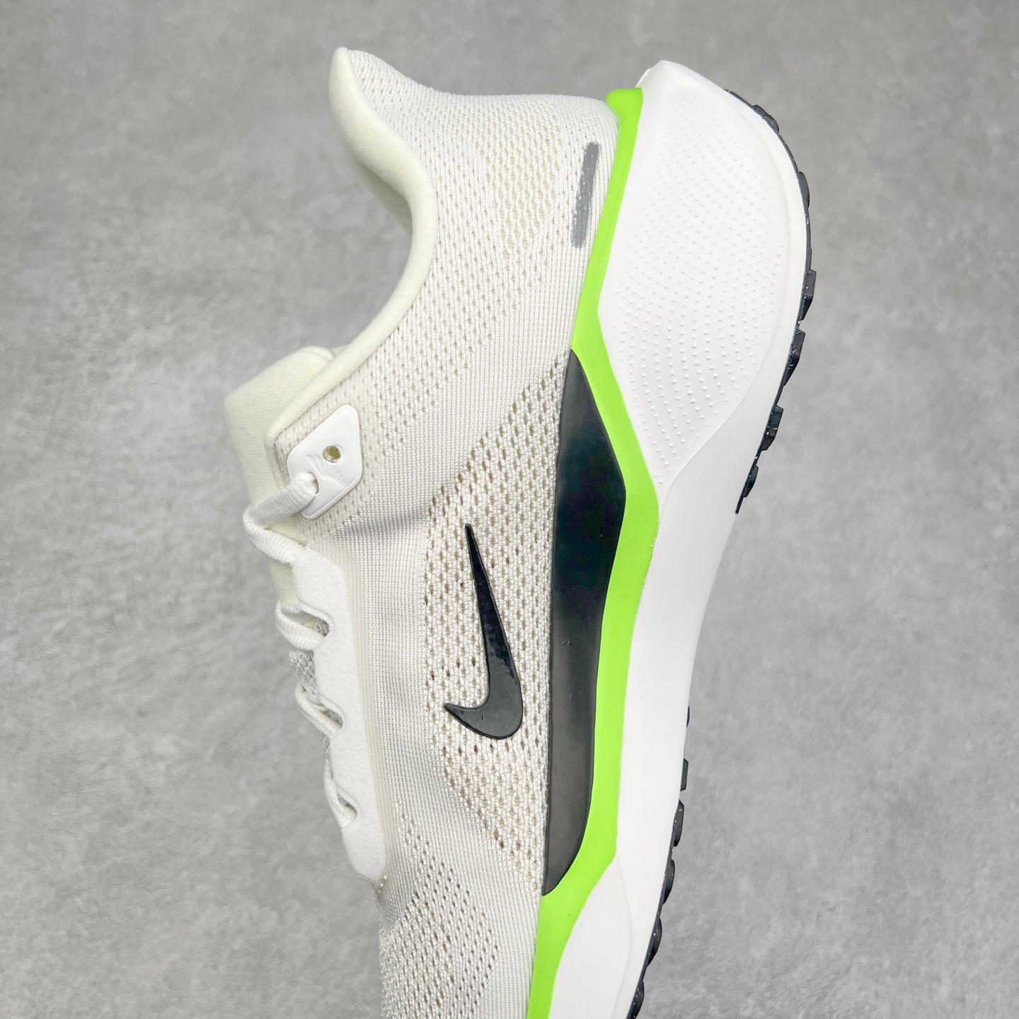 图片[7]-＃特价福利 NK Zoom Pegasus 飞马41代马拉松系列网面透气缓震疾速跑鞋 拥有 Zoom Air 一如既往的稳定感和流畅感 鞋面采用工程网眼设计 为特定高热区域营造出色透气性 进一步增加鞋面的穿孔数量 让足部能够快速散热 中足搭配 Flywire 飞线 在高速运动时营造舒适稳定的贴合感 内置Zoon气垫加持 动力十足 尺码：36 36.5 37.5 38 38.5 39 40 40.5 41 42 42.5 43 44 44.5 45-选品中心