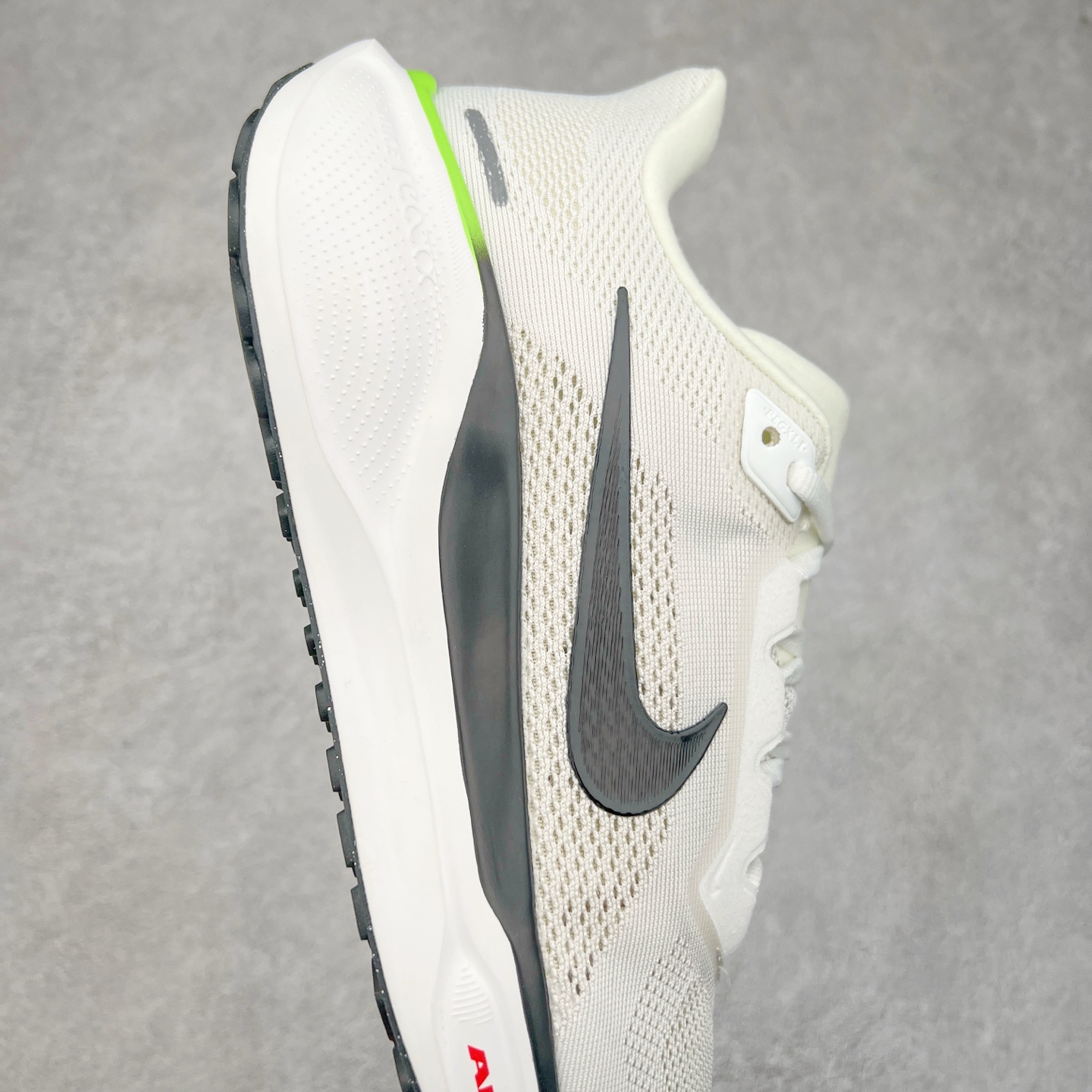 图片[6]-＃特价福利 NK Zoom Pegasus 飞马41代马拉松系列网面透气缓震疾速跑鞋 拥有 Zoom Air 一如既往的稳定感和流畅感 鞋面采用工程网眼设计 为特定高热区域营造出色透气性 进一步增加鞋面的穿孔数量 让足部能够快速散热 中足搭配 Flywire 飞线 在高速运动时营造舒适稳定的贴合感 内置Zoon气垫加持 动力十足 尺码：36 36.5 37.5 38 38.5 39 40 40.5 41 42 42.5 43 44 44.5 45-选品中心