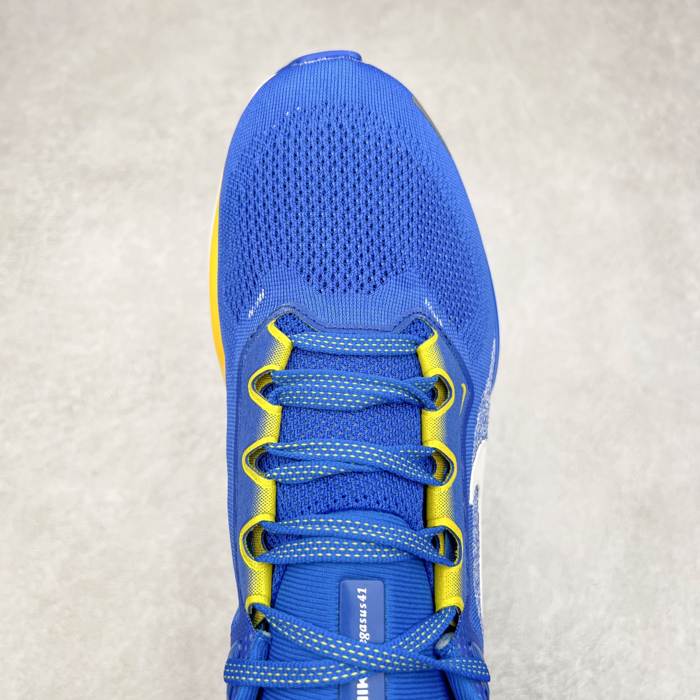 图片[4]-＃特价福利 NK Zoom Pegasus 飞马41代马拉松系列网面透气缓震疾速跑鞋 拥有 Zoom Air 一如既往的稳定感和流畅感 鞋面采用工程网眼设计 为特定高热区域营造出色透气性 进一步增加鞋面的穿孔数量 让足部能够快速散热 中足搭配 Flywire 飞线 在高速运动时营造舒适稳定的贴合感 内置Zoon气垫加持 动力十足 尺码：36 36.5 37.5 38 38.5 39 40 40.5 41 42 42.5 43 44 44.5 45-选品中心