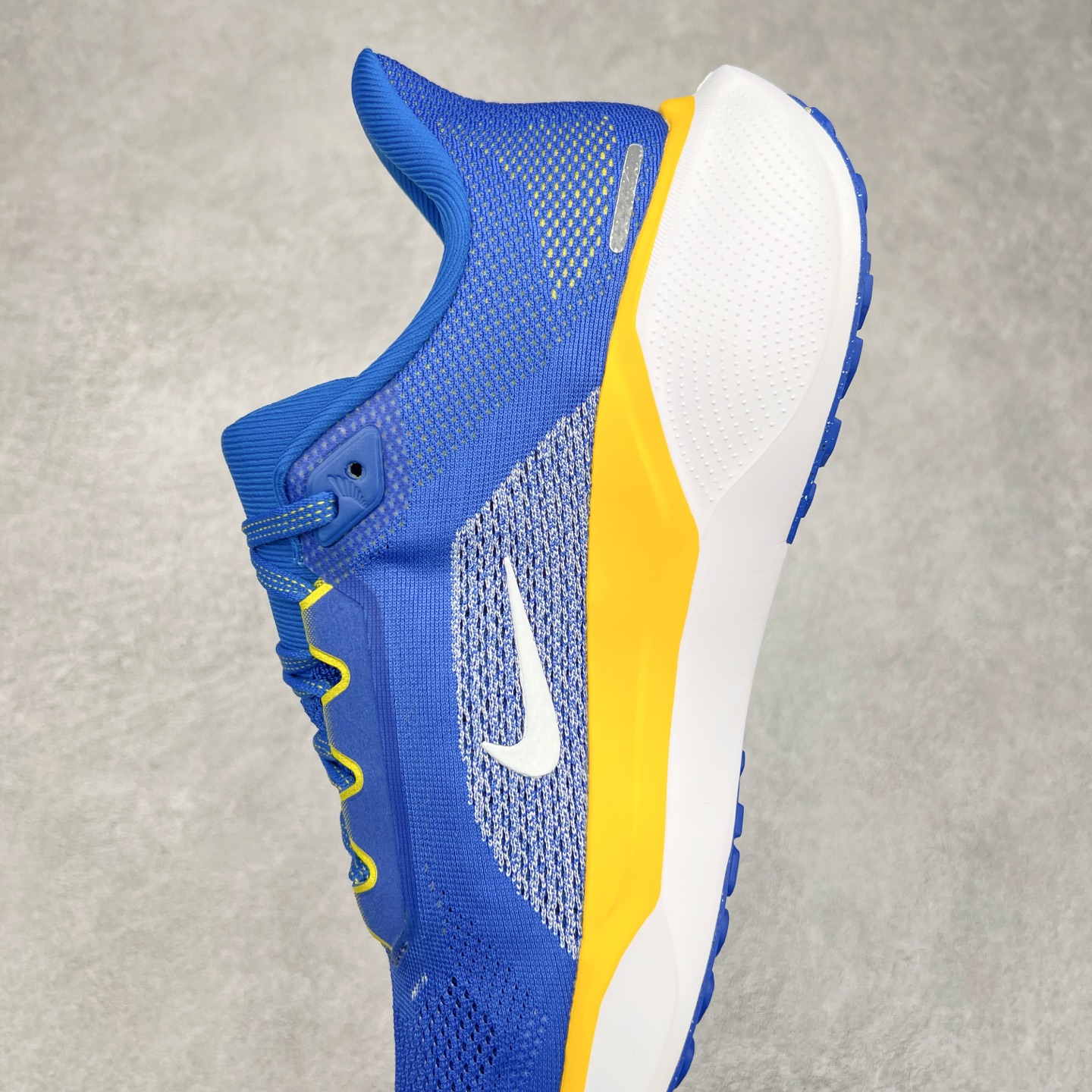 图片[7]-＃特价福利 NK Zoom Pegasus 飞马41代马拉松系列网面透气缓震疾速跑鞋 拥有 Zoom Air 一如既往的稳定感和流畅感 鞋面采用工程网眼设计 为特定高热区域营造出色透气性 进一步增加鞋面的穿孔数量 让足部能够快速散热 中足搭配 Flywire 飞线 在高速运动时营造舒适稳定的贴合感 内置Zoon气垫加持 动力十足 尺码：36 36.5 37.5 38 38.5 39 40 40.5 41 42 42.5 43 44 44.5 45-选品中心