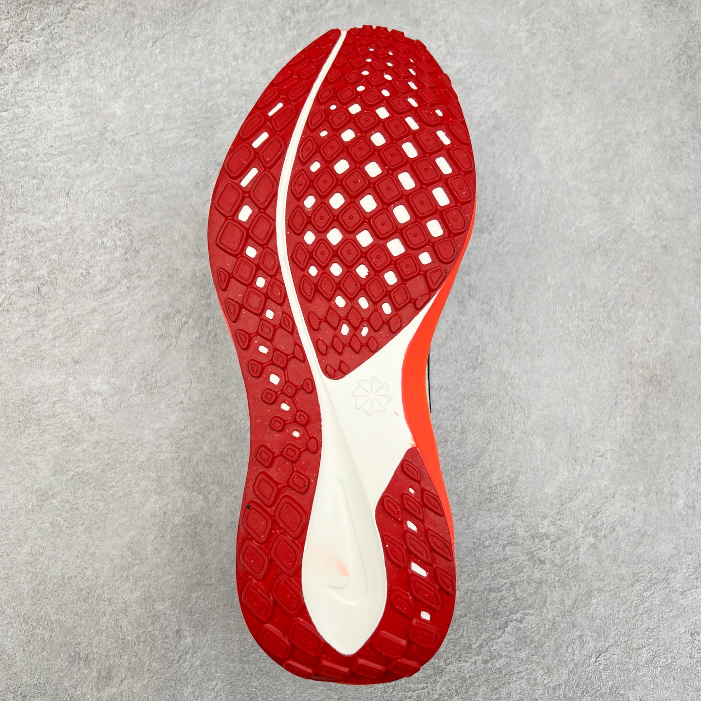 图片[9]-＃特价福利 NK Zoom Pegasus 飞马41代马拉松系列网面透气缓震疾速跑鞋 拥有 Zoom Air 一如既往的稳定感和流畅感 鞋面采用工程网眼设计 为特定高热区域营造出色透气性 进一步增加鞋面的穿孔数量 让足部能够快速散热 中足搭配 Flywire 飞线 在高速运动时营造舒适稳定的贴合感 内置Zoon气垫加持 动力十足 尺码：36 36.5 37.5 38 38.5 39 40 40.5 41 42 42.5 43 44 44.5 45-选品中心